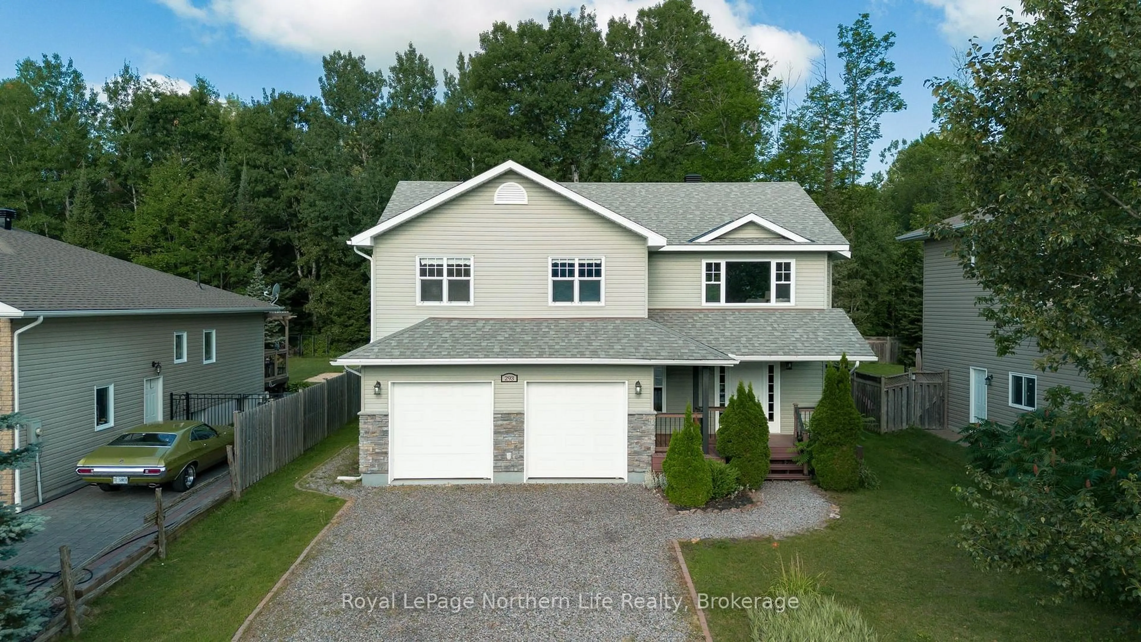 Home with vinyl exterior material, street for 293 Osprey Cres, Callander Ontario P0H 1H0