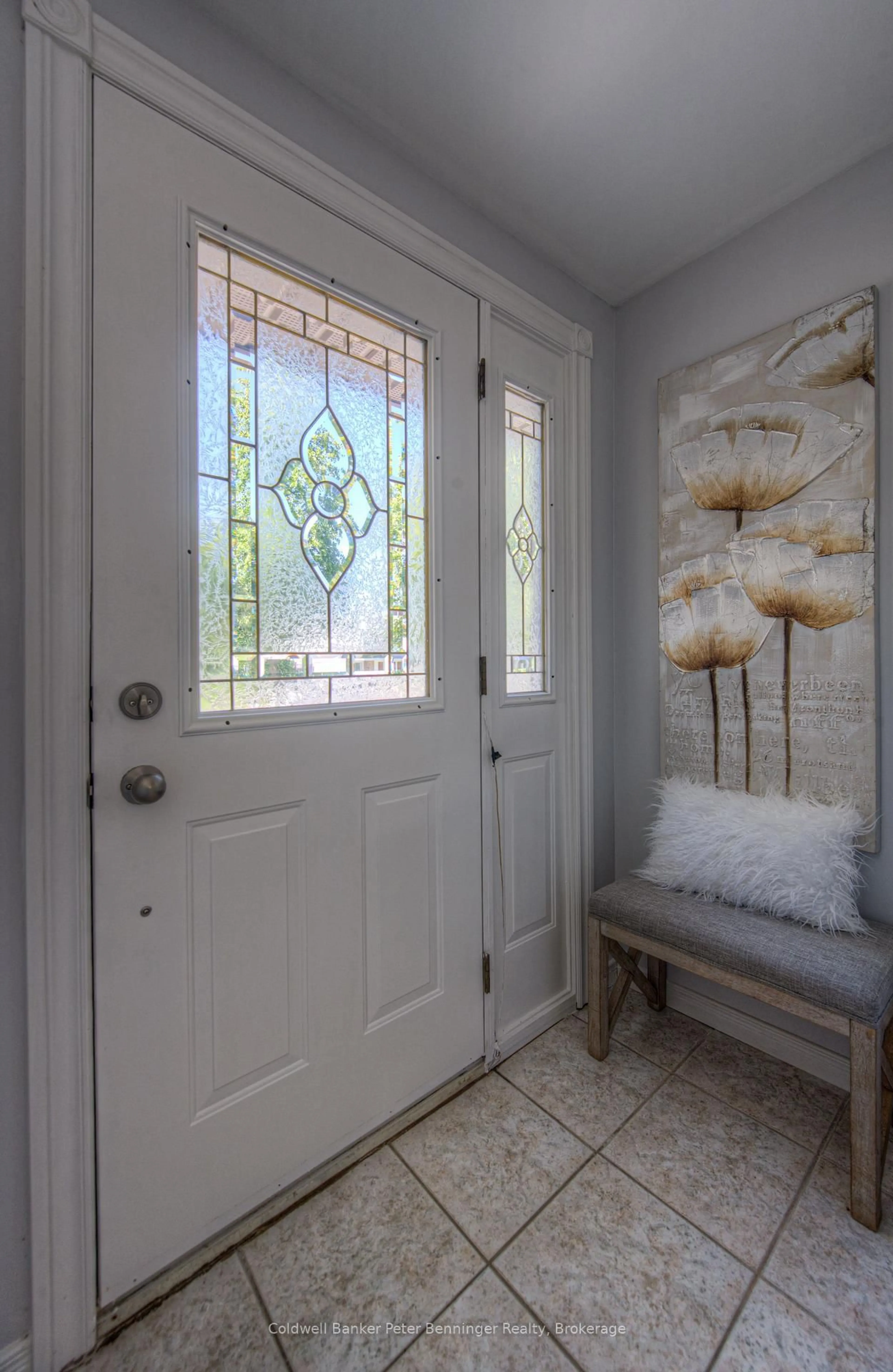 Indoor entryway for 67 Dalegrove Dr, Kitchener Ontario N2M 2G6