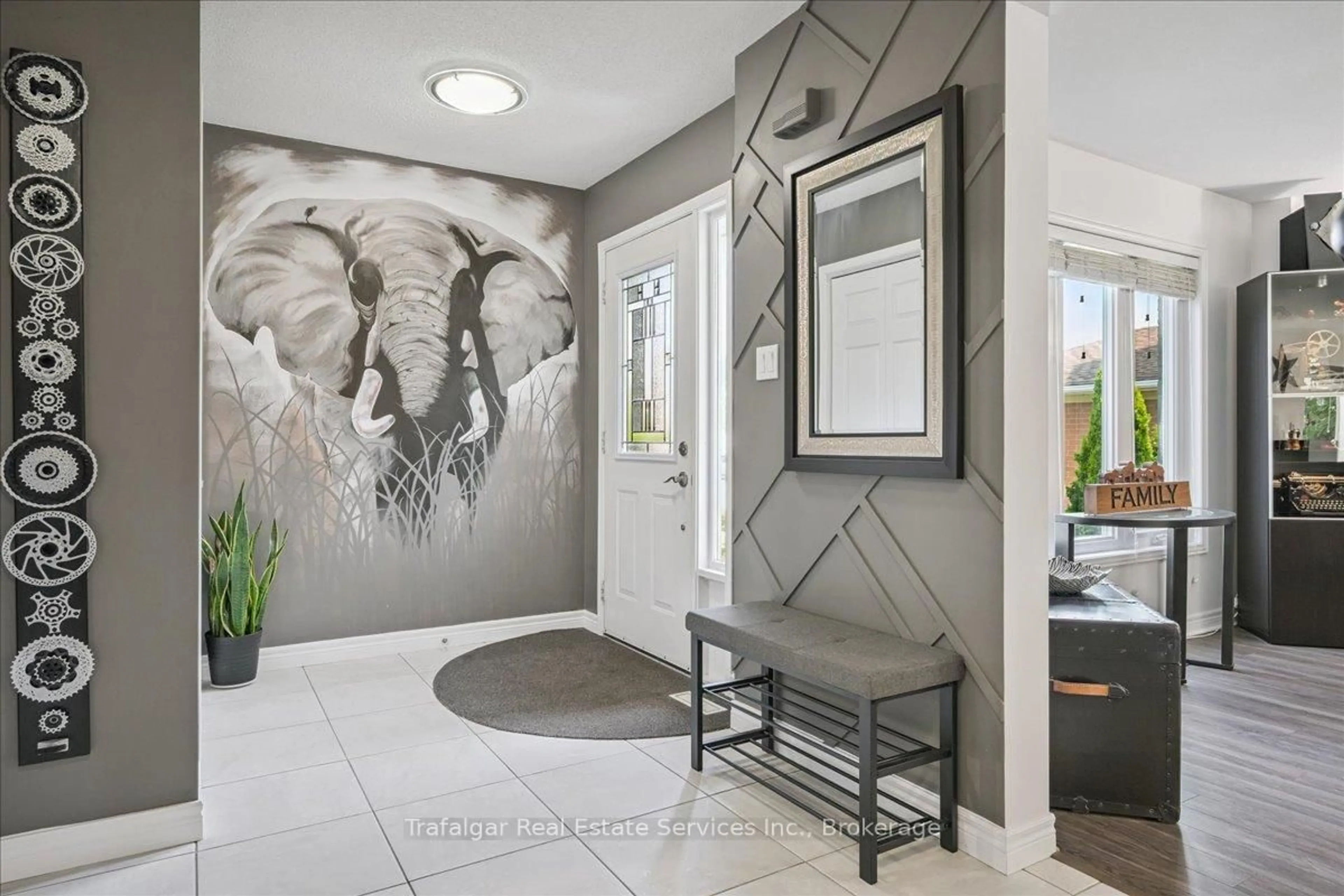 Indoor entryway for 29 Sable Dr, Hamilton Ontario L9K 1K8