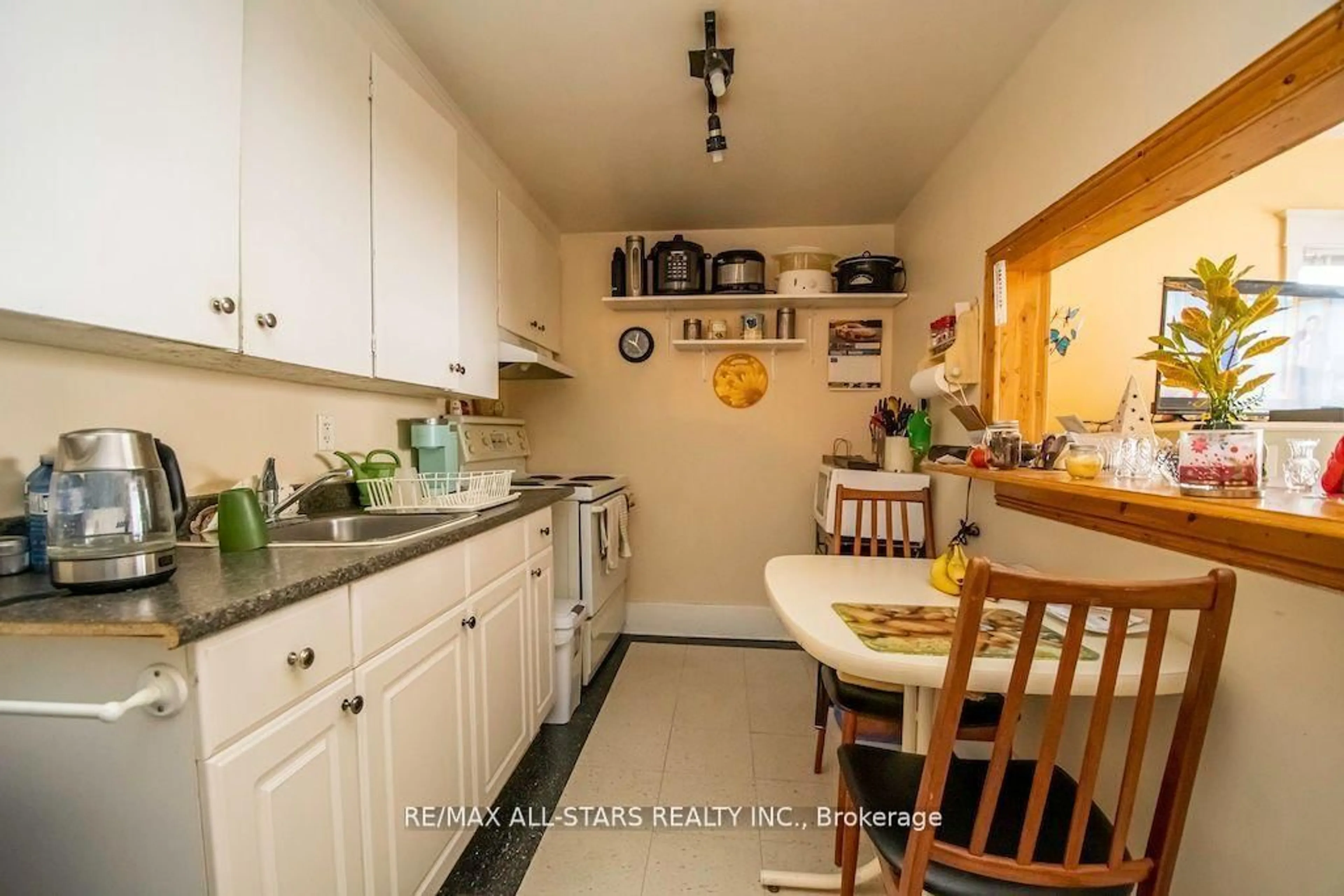 Standard kitchen, unknown for 833 Crawford Dr, Peterborough South Ontario K9J 3W9