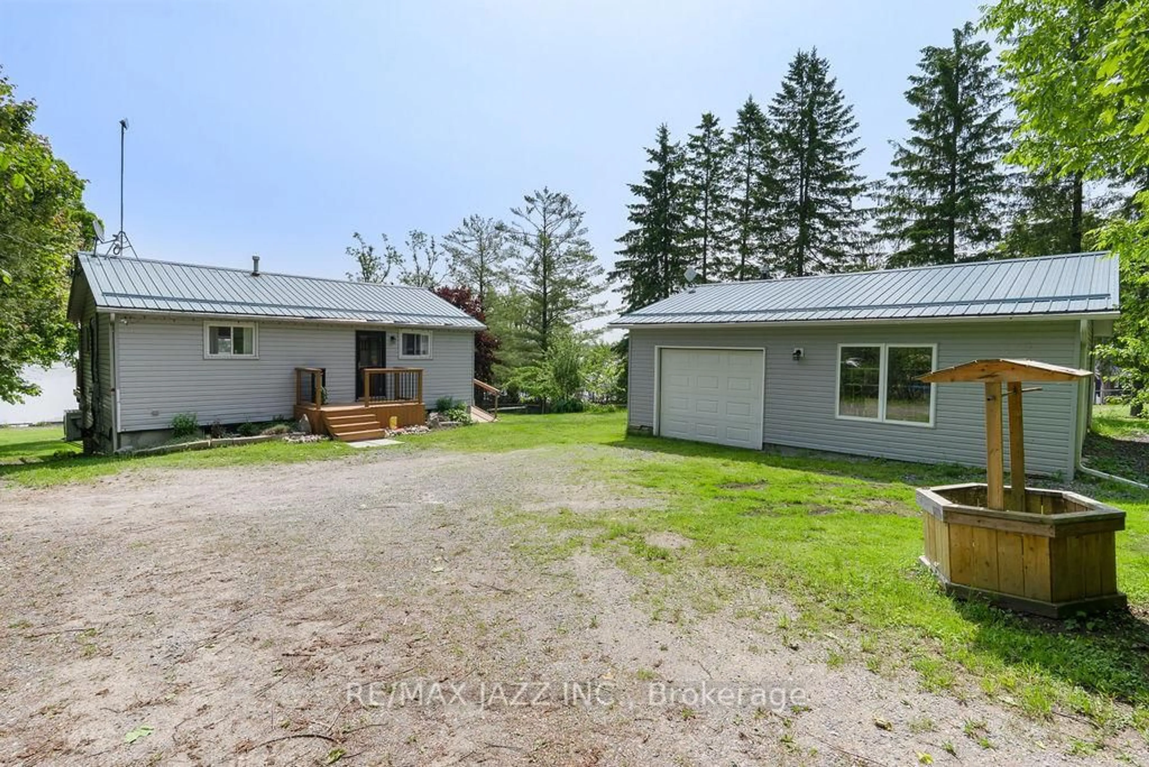 A pic from outside/outdoor area/front of a property/back of a property/a pic from drone, unknown for 44 Butternut Dr, Kawartha Lakes Ontario K9V 4R1