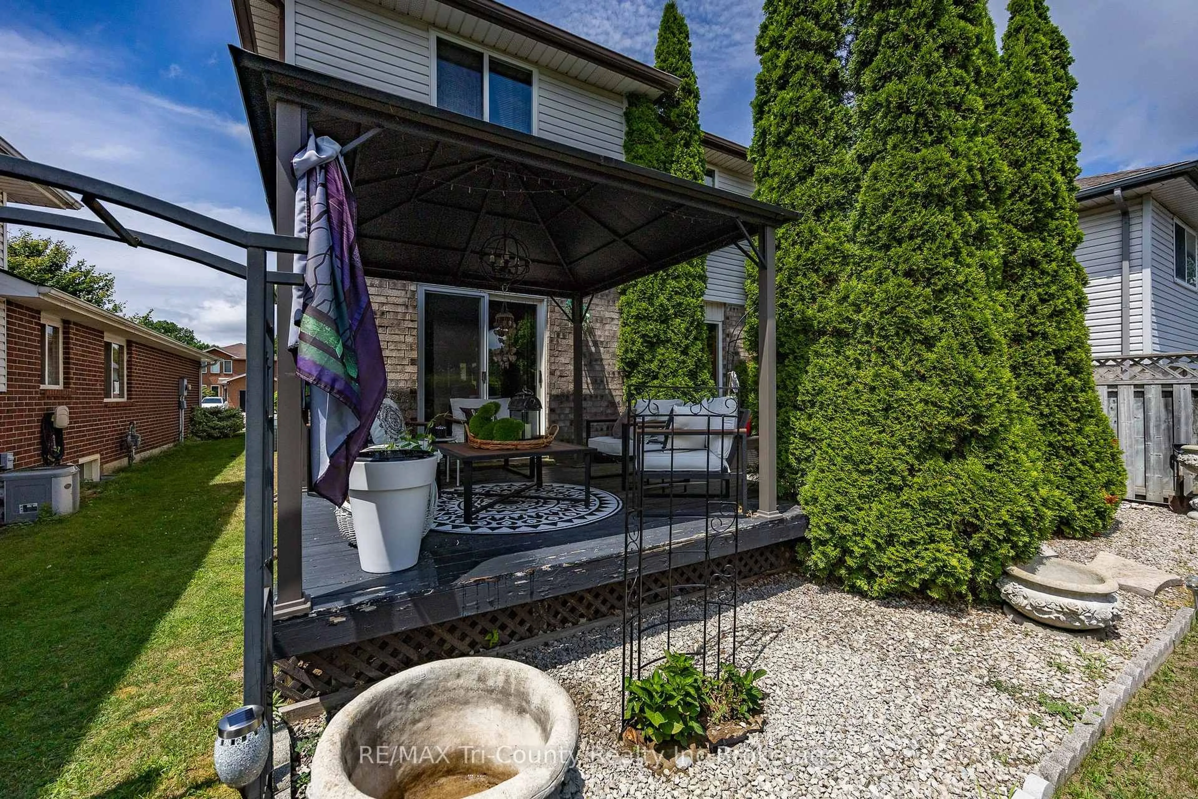 Patio, street for 21 Kara Lane, Tillsonburg Ontario N4G 5M3