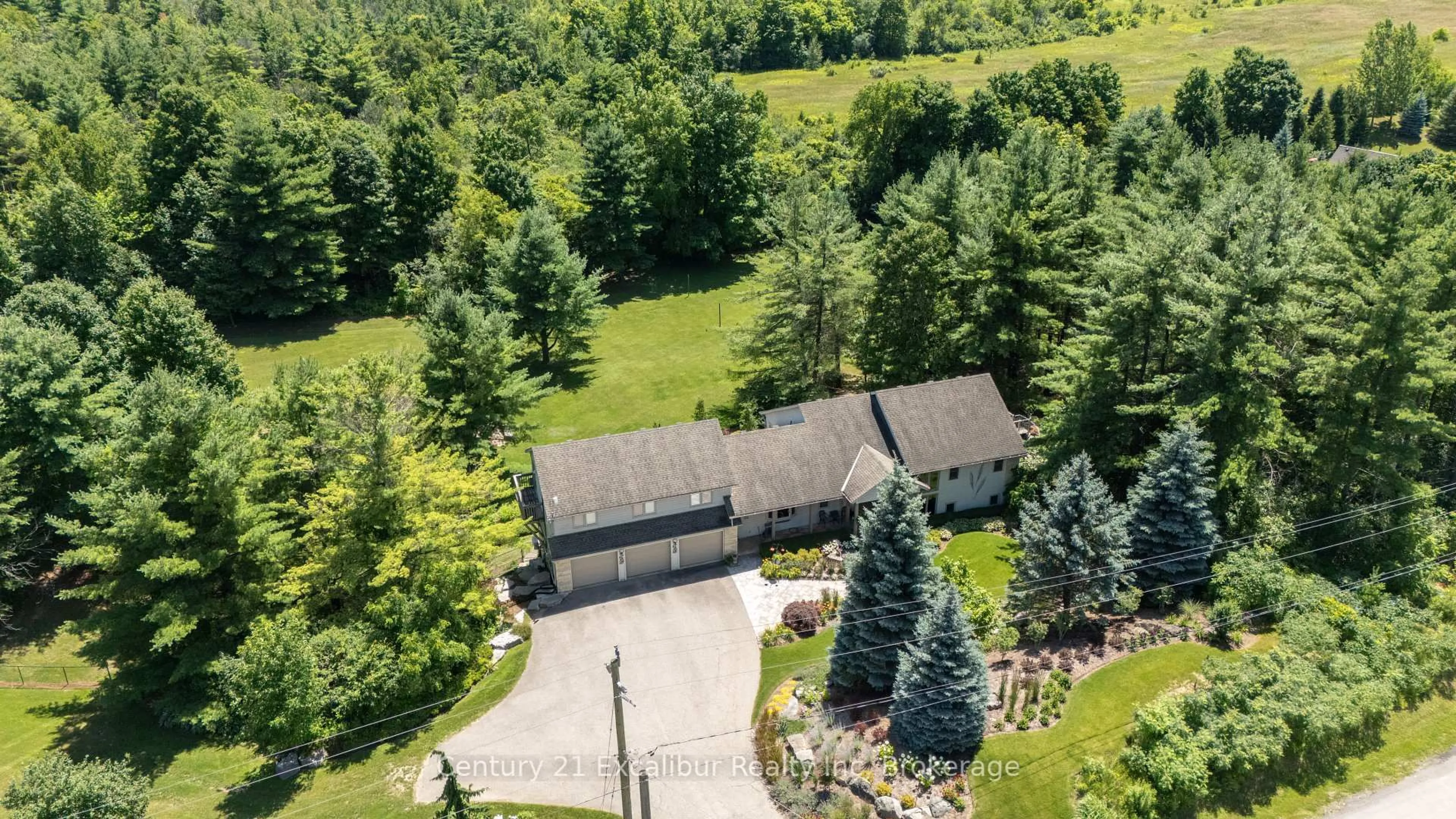 A pic from outside/outdoor area/front of a property/back of a property/a pic from drone, unknown for 7525 WELLINGTON RD 36, Puslinch Ontario N0B 2L0