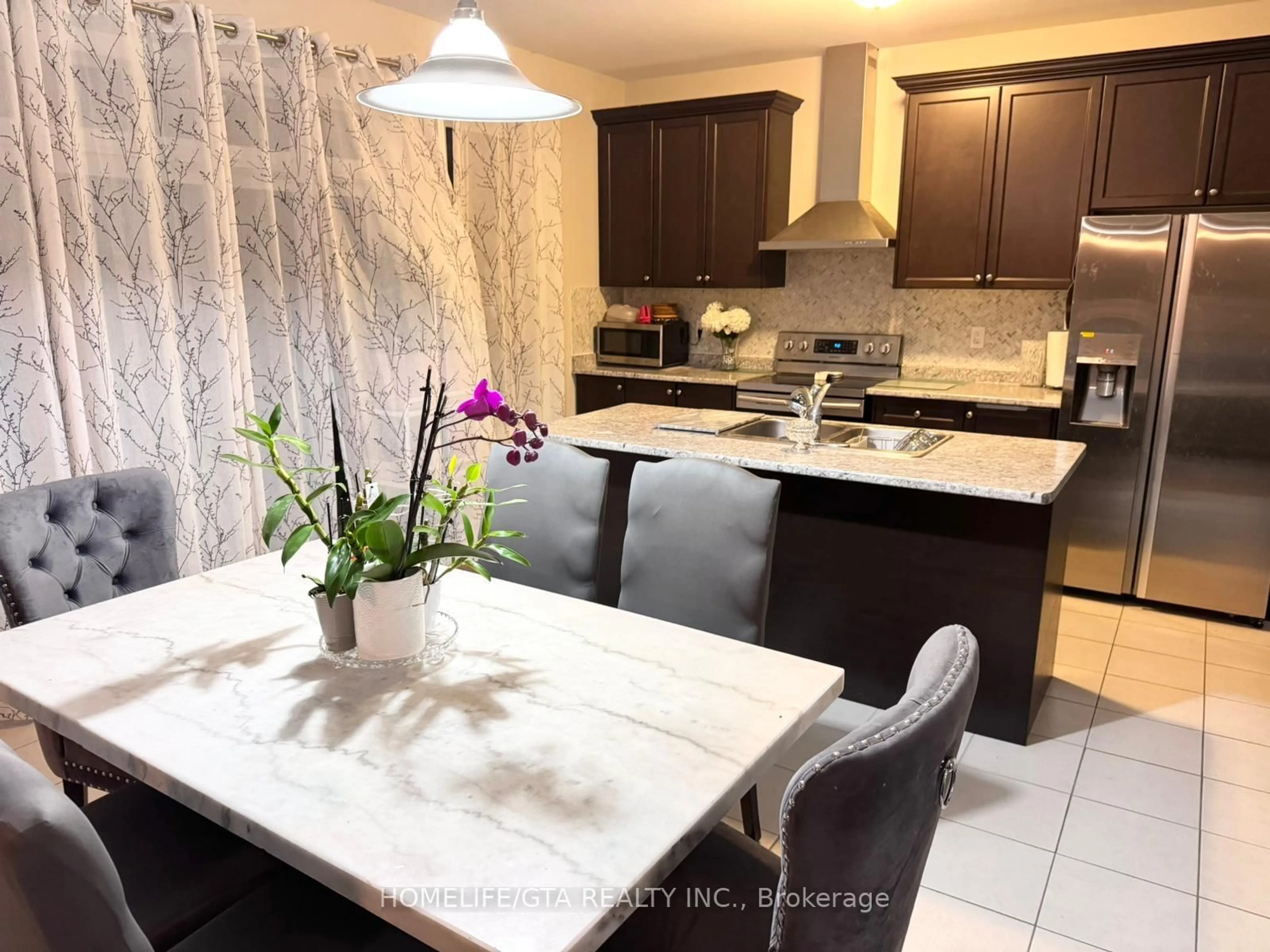 Open concept kitchen, ceramic/tile floor for 61 Barlow Pl, Brant Ontario N3L 0H1