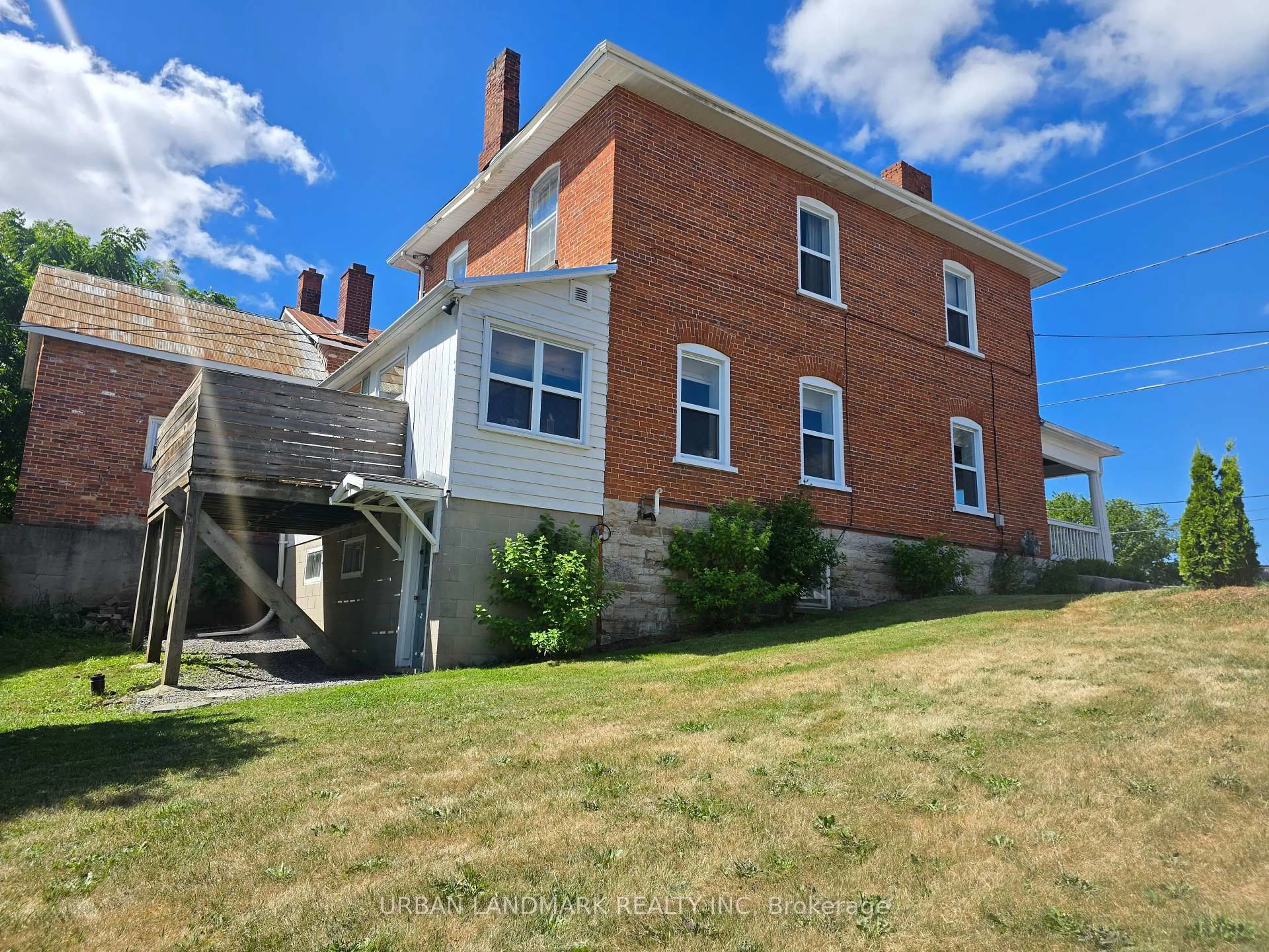 A pic from outside/outdoor area/front of a property/back of a property/a pic from drone, building for 117 Durham St, Madoc Ontario K0K 2K0