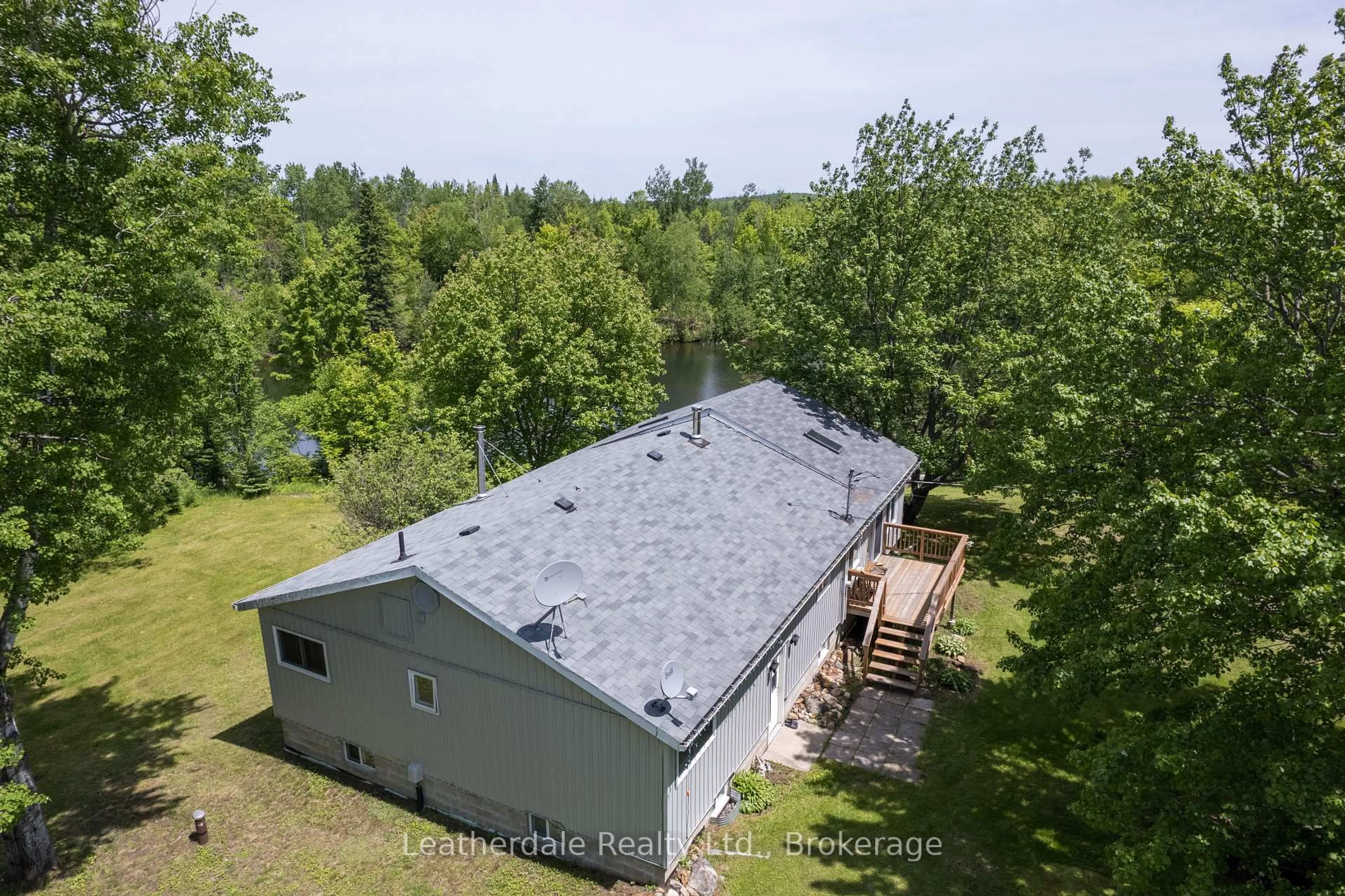A pic from outside/outdoor area/front of a property/back of a property/a pic from drone, building for 142 Hillside Rd, Bancroft Ontario K0L 1C0