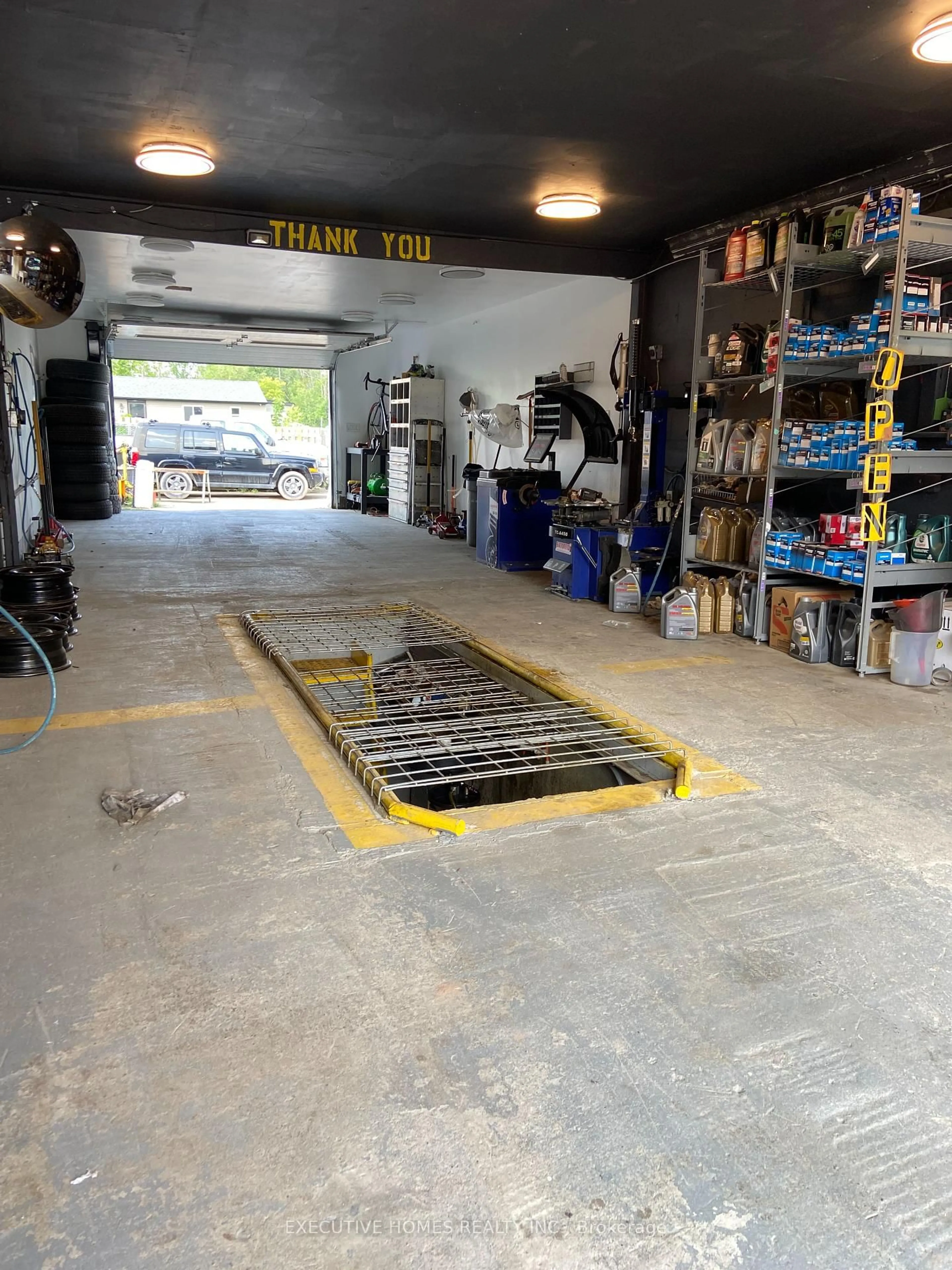 Indoor garage for 793 Barton St, Hamilton Ontario L8E 5L8
