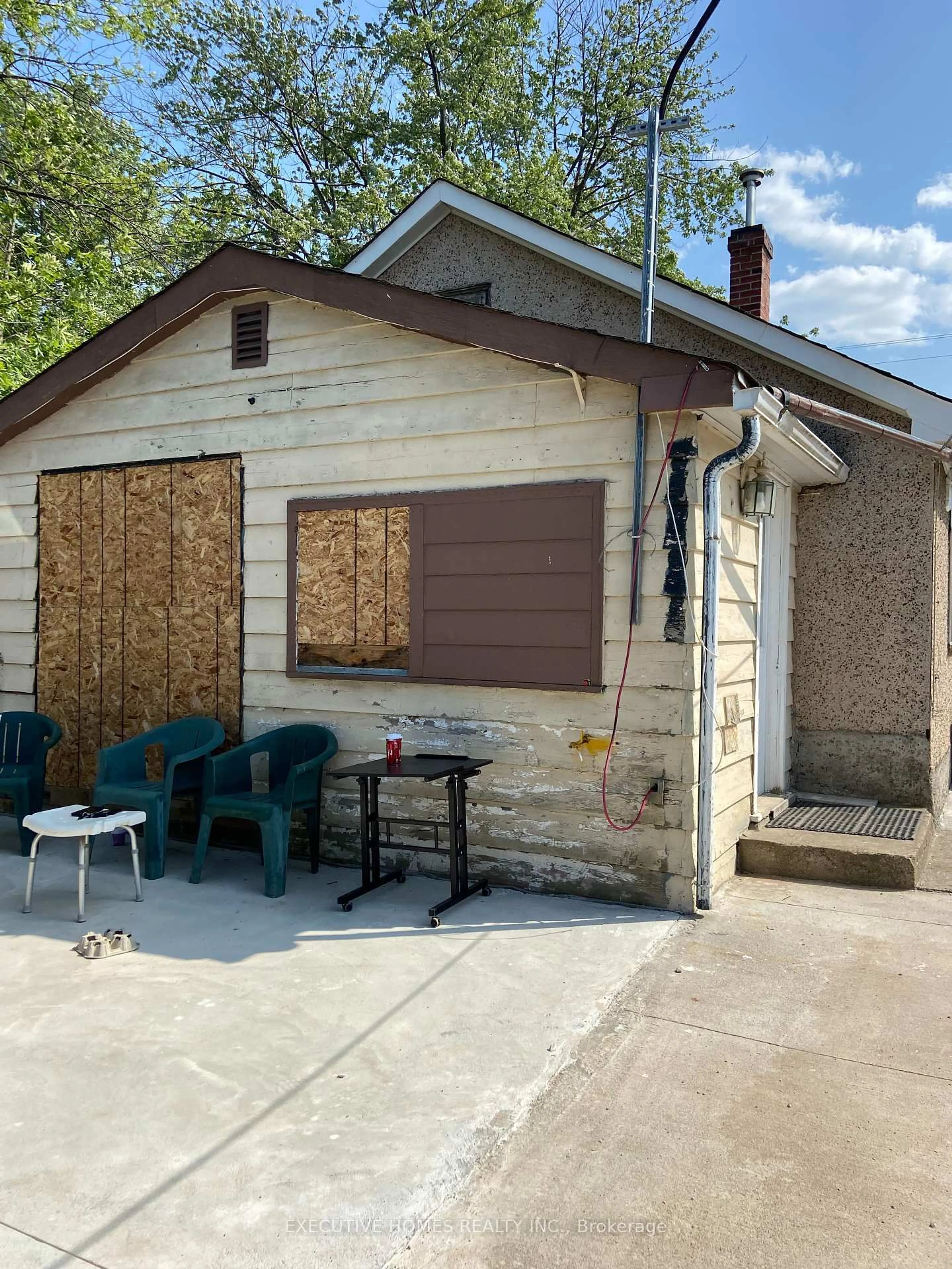 Shed for 793 Barton St, Hamilton Ontario L8E 5L8