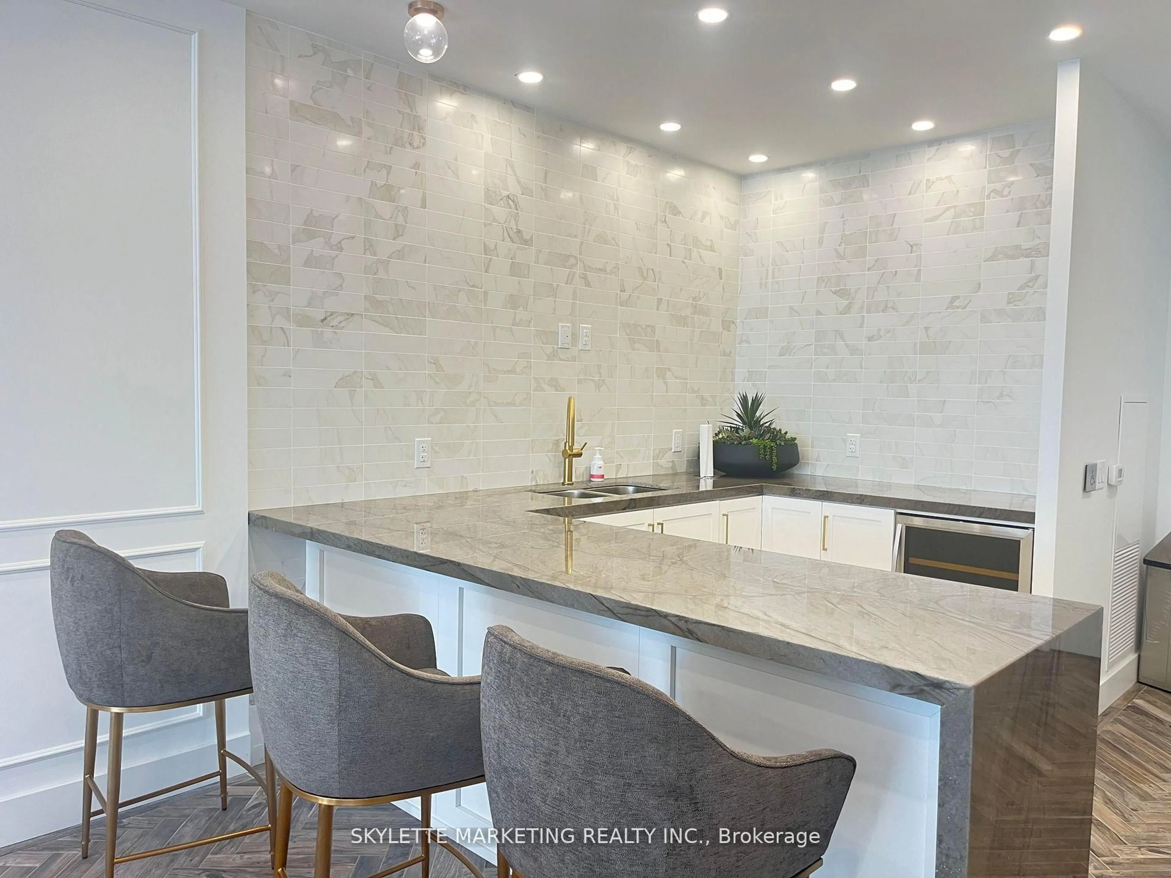 Contemporary kitchen, ceramic/tile floor for 480 Callaway Rd #302, London North Ontario N6G 0Z3