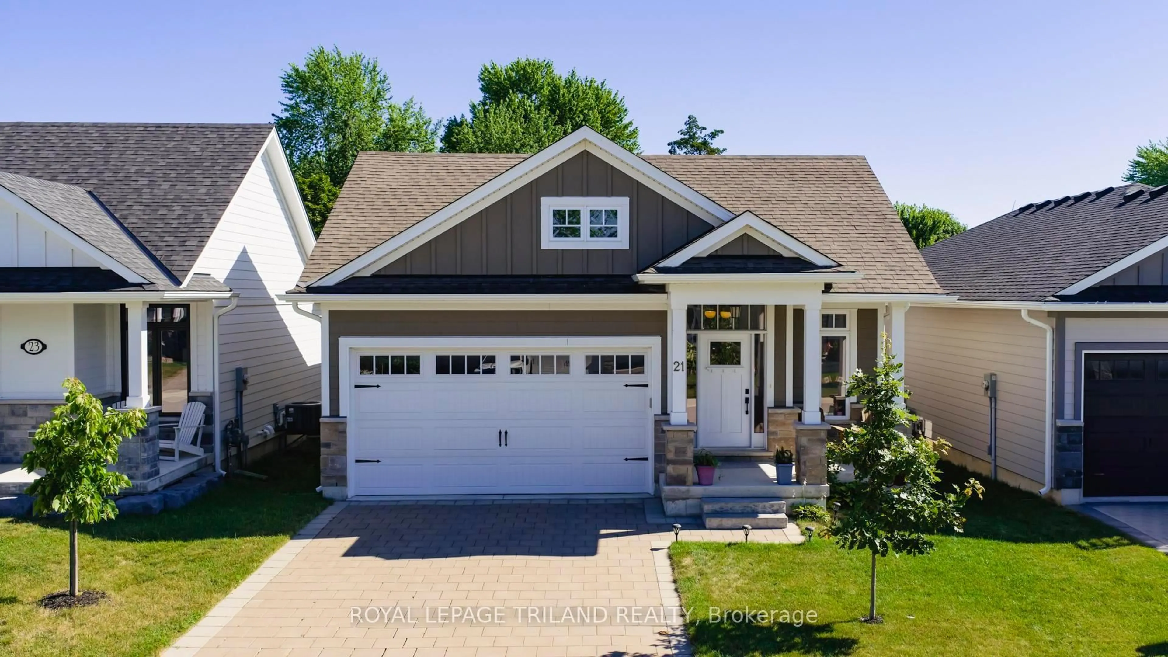 Home with vinyl exterior material, street for 21 Creek Side Pl, Lambton Shores Ontario N0M 1T0