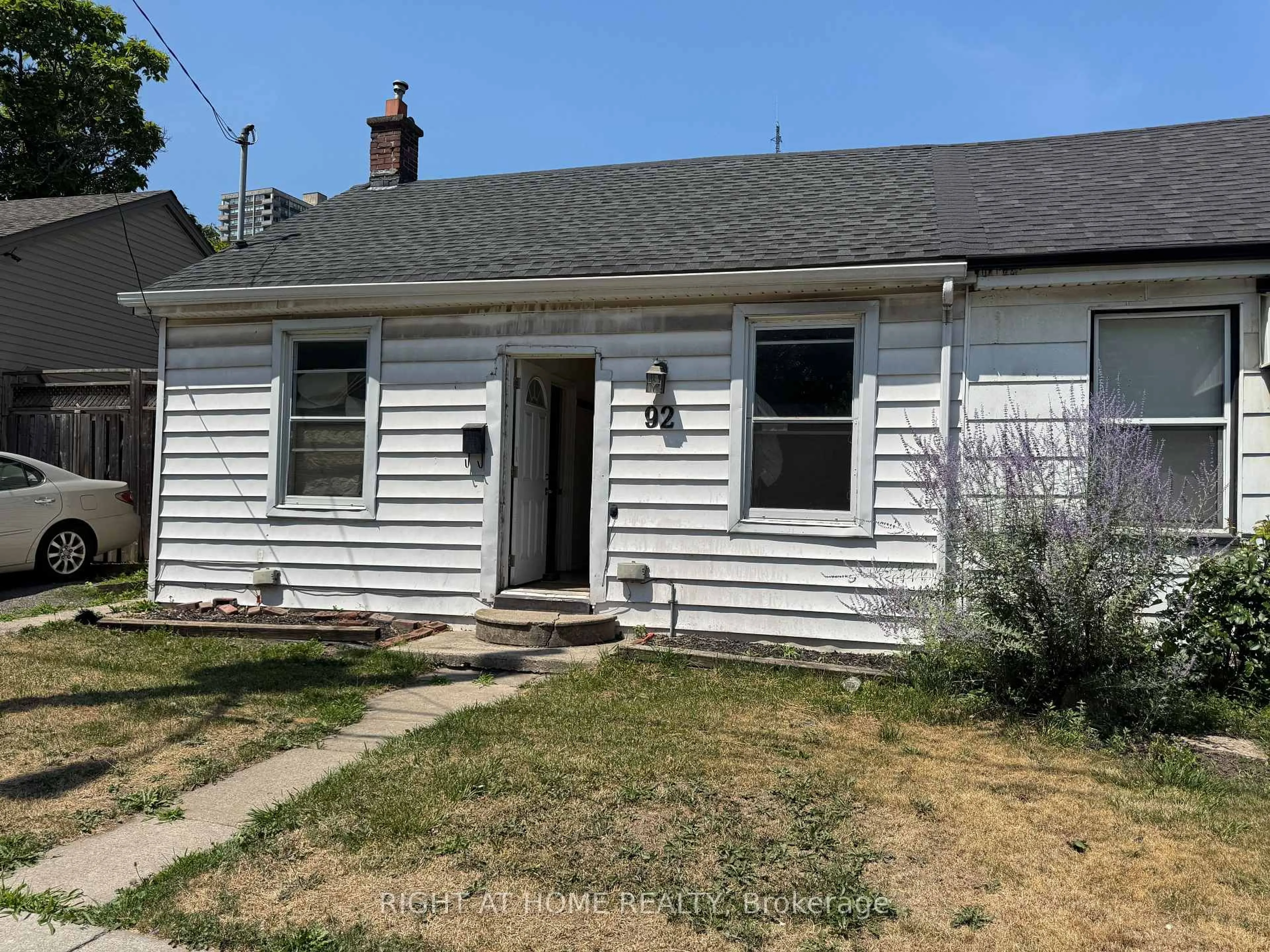 Home with vinyl exterior material, street for 92 Aurora St, Hamilton Ontario L8N 2P7