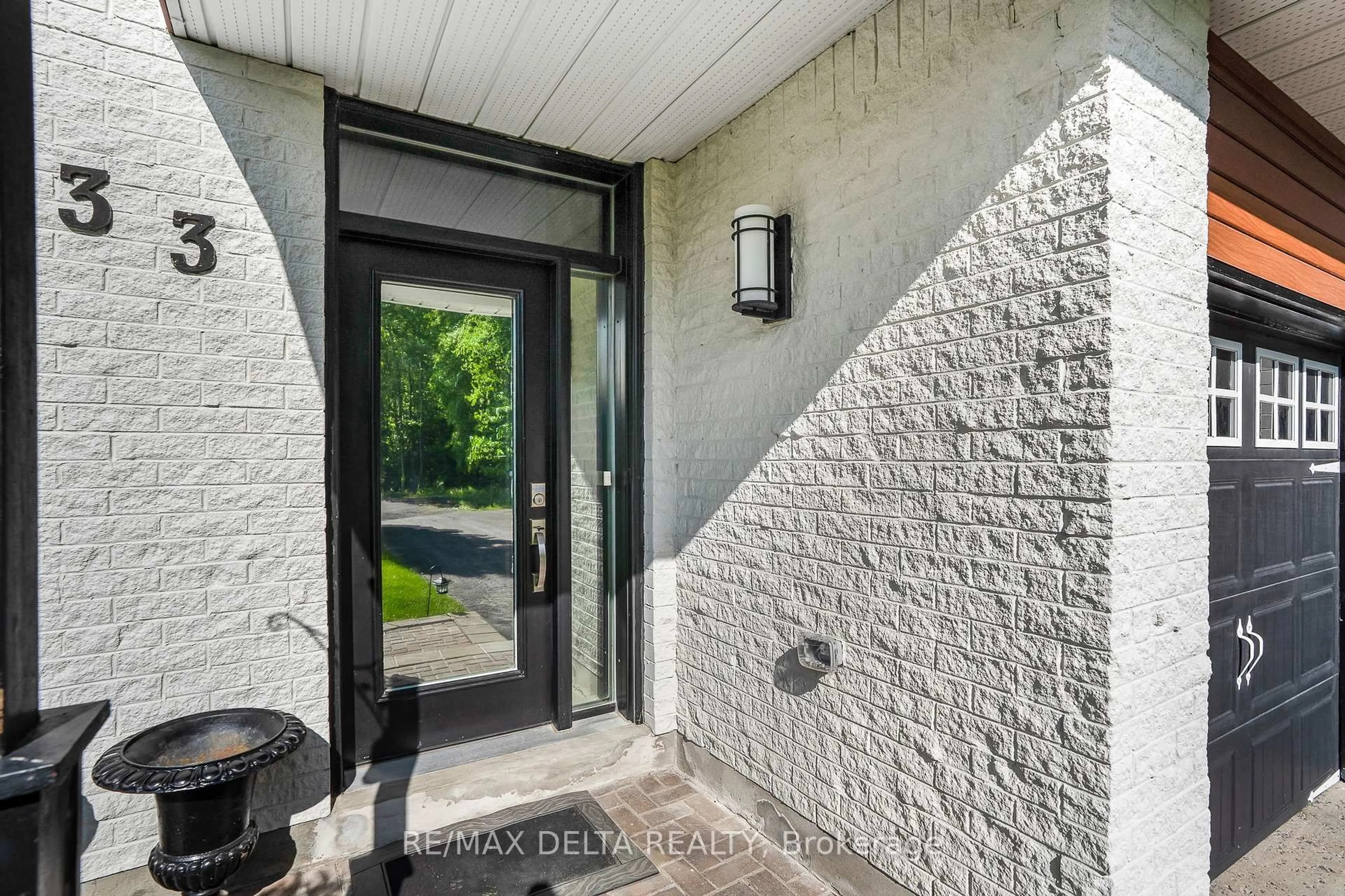 Indoor entryway for 1133 Hemlock St, Clarence-Rockland Ontario K4K 1K9