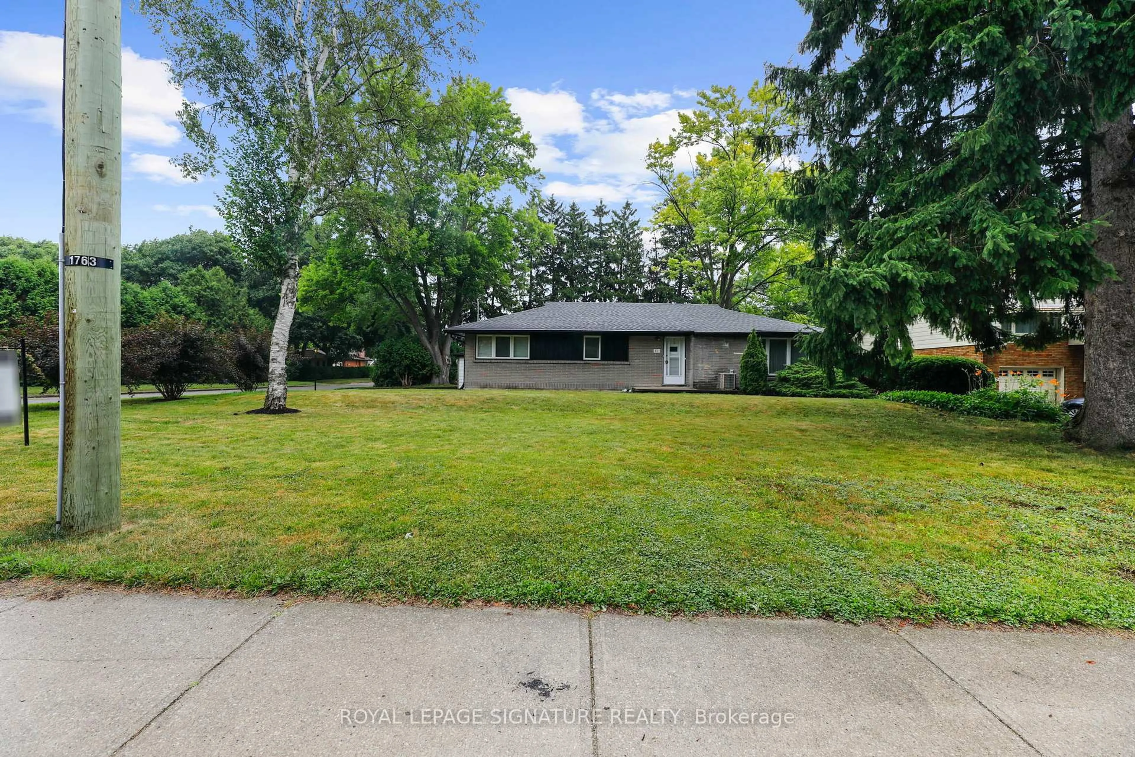 A pic from outside/outdoor area/front of a property/back of a property/a pic from drone, street for 451 Coombs Ave, London North Ontario N8G 1J6