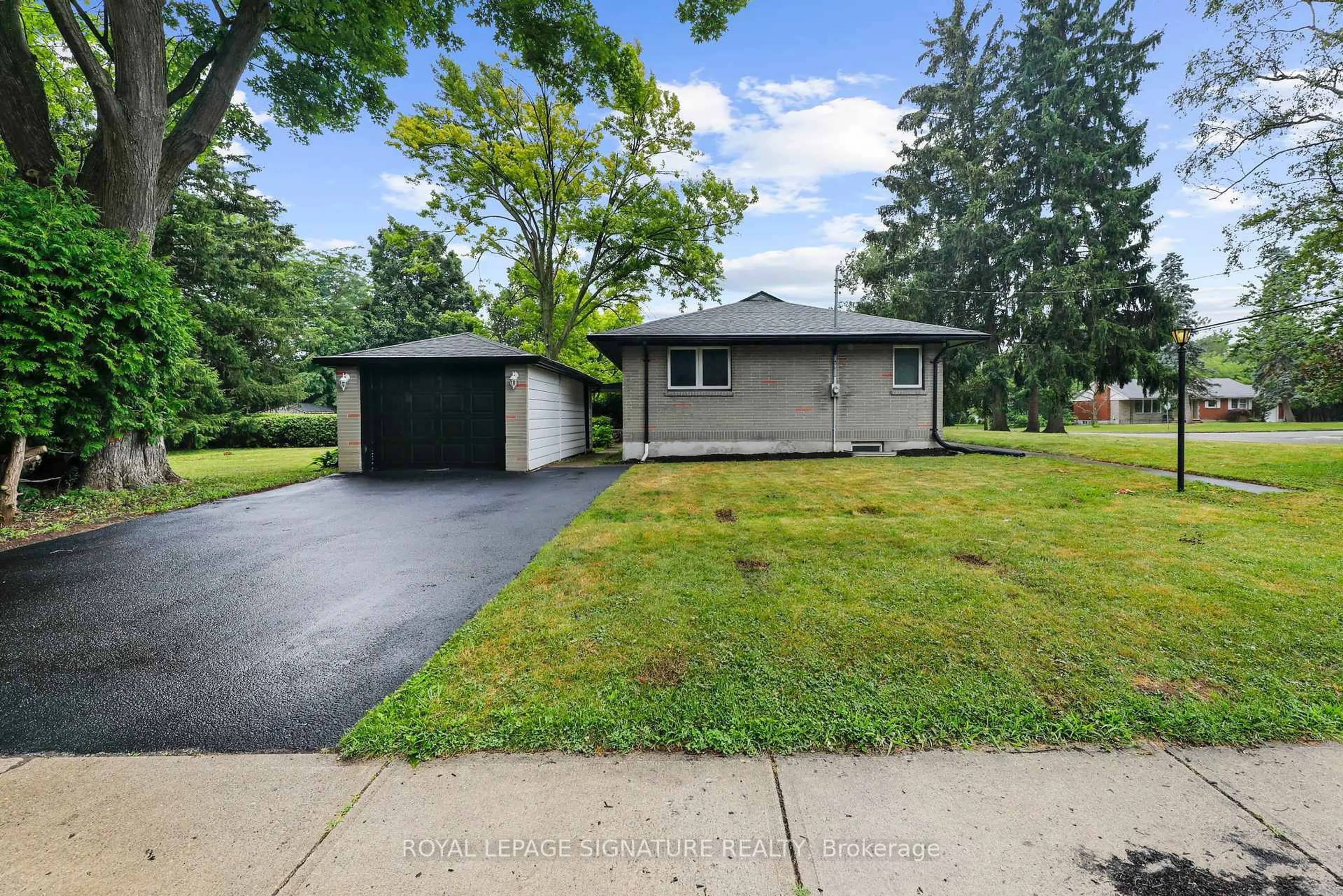 Unknown for 451 Coombs Ave, London North Ontario N8G 1J6