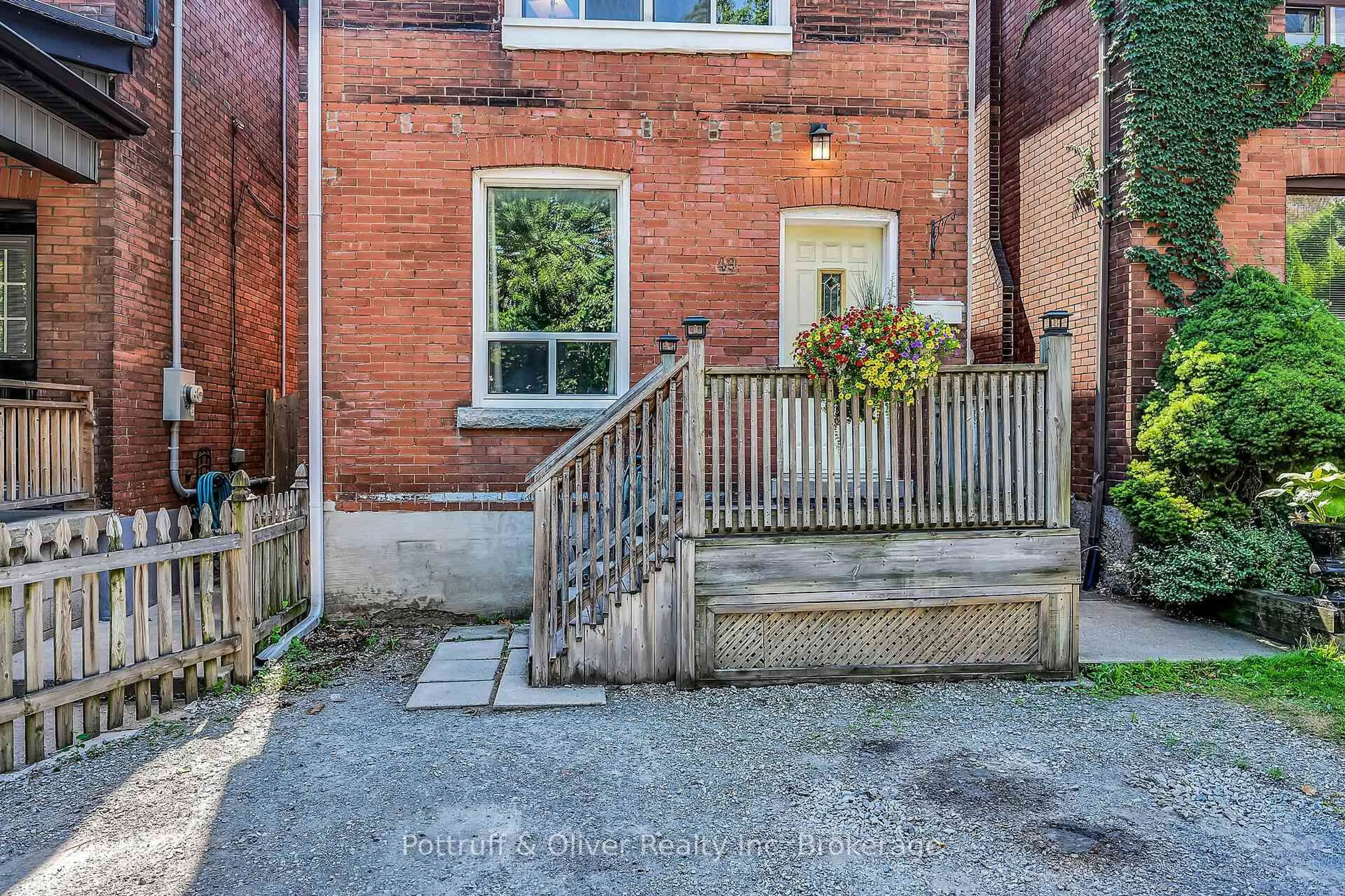 Patio, street for 49 EAST BEND Ave, Hamilton Ontario L8M 3E4