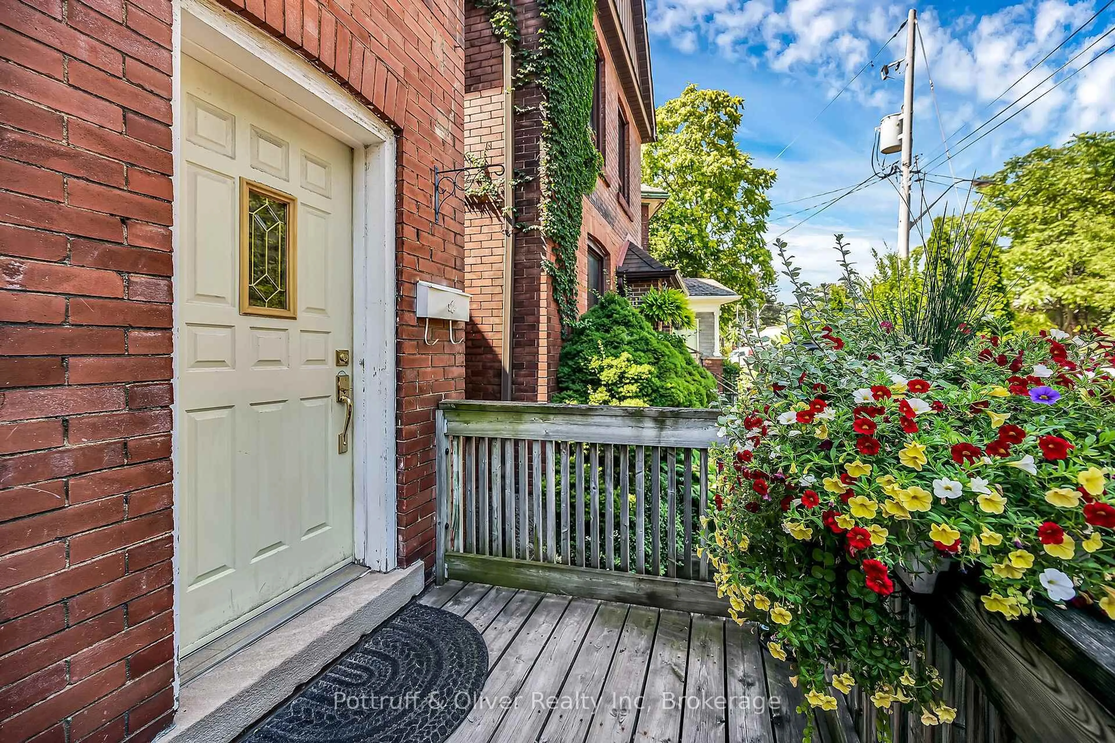 Patio, street for 49 EAST BEND Ave, Hamilton Ontario L8M 3E4