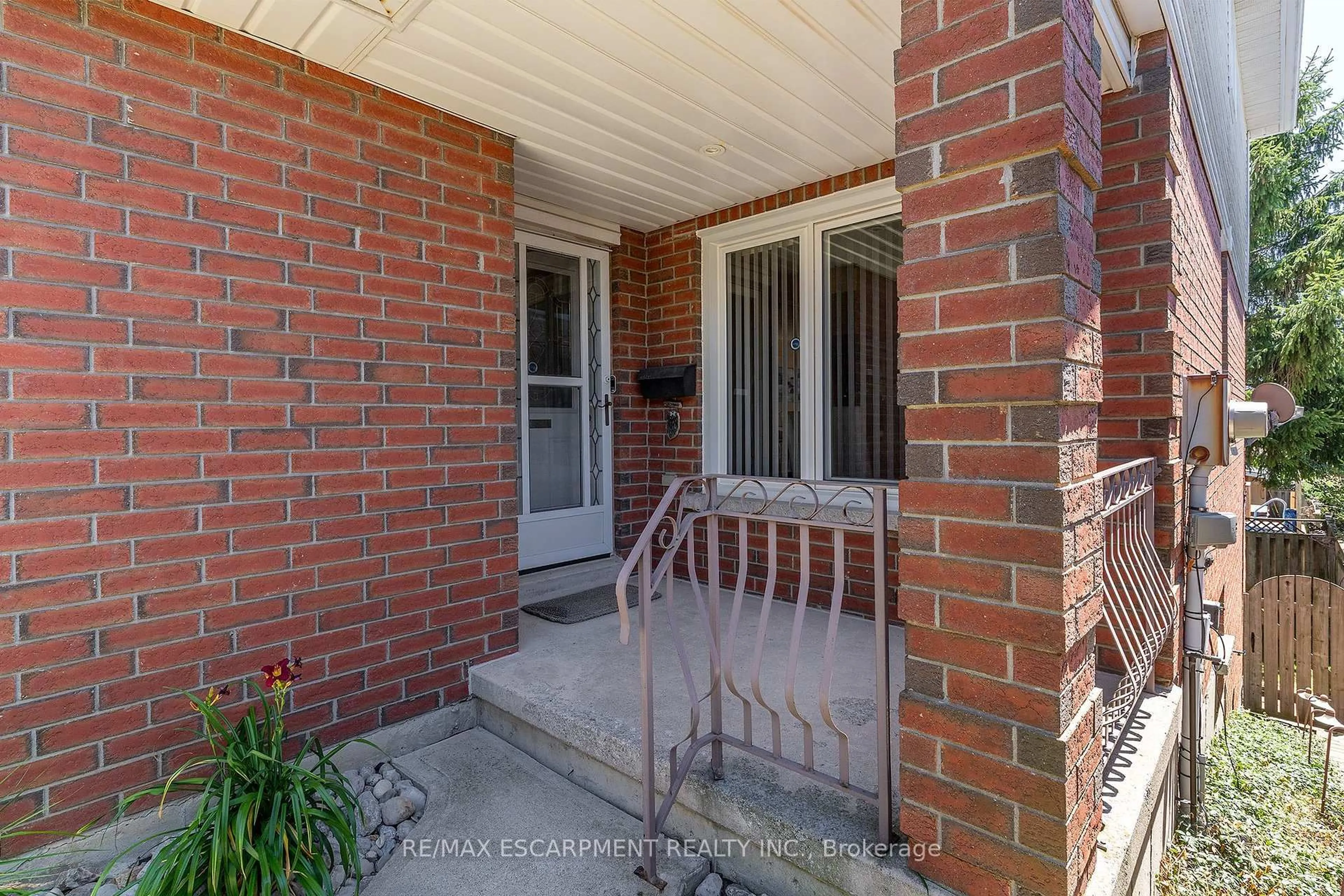 Unknown for 50 Ossington Dr, Hamilton Ontario L8W 3S4