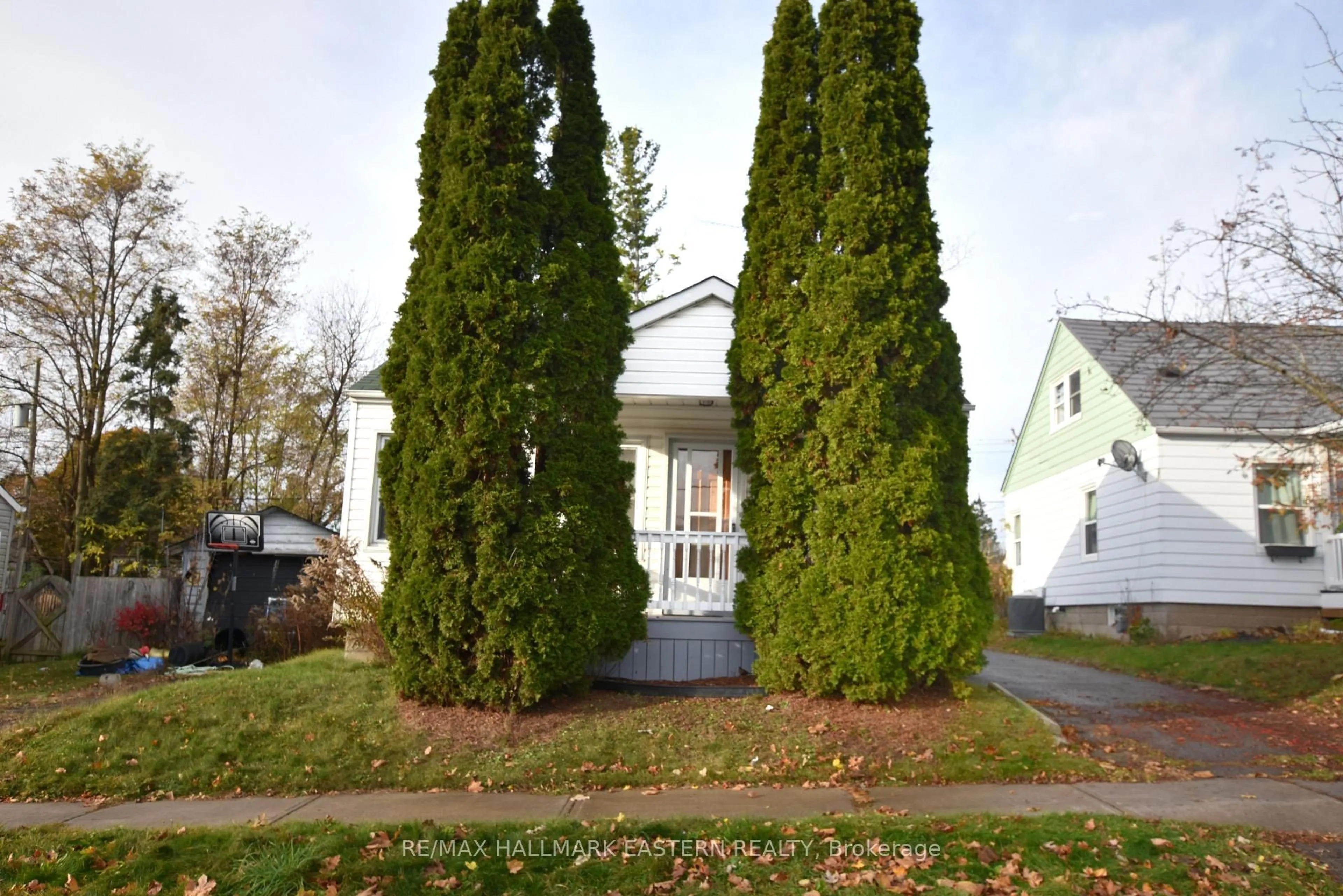 Unknown for 677 Park St, Peterborough North Ontario K9H 4S4