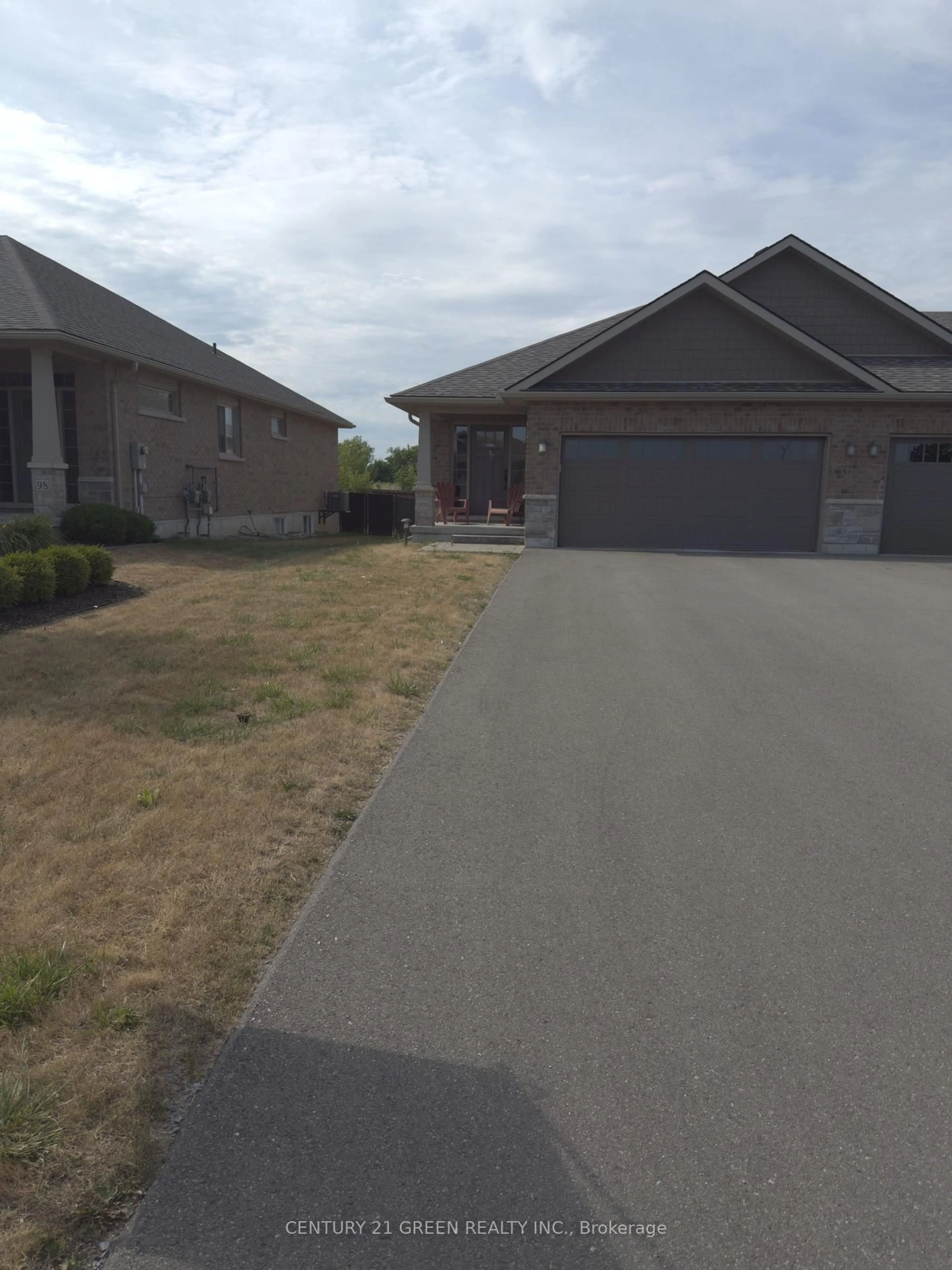 A pic from outside/outdoor area/front of a property/back of a property/a pic from drone, street for 100 Spruce Gardens Crt, Belleville Ontario K8N 0B5