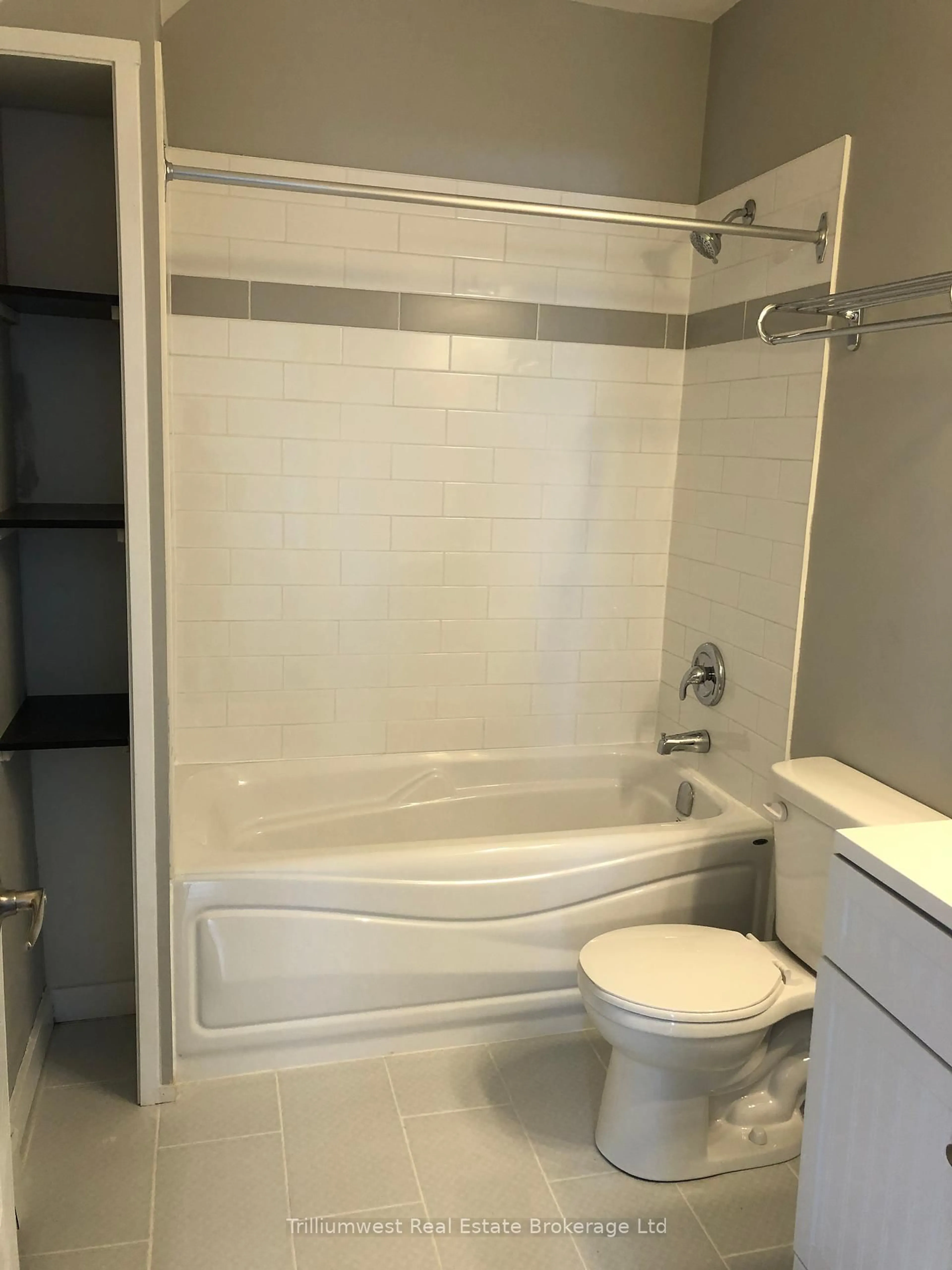 Standard bathroom, unknown for 552 7th Ave, Hanover Ontario N4N 2J7