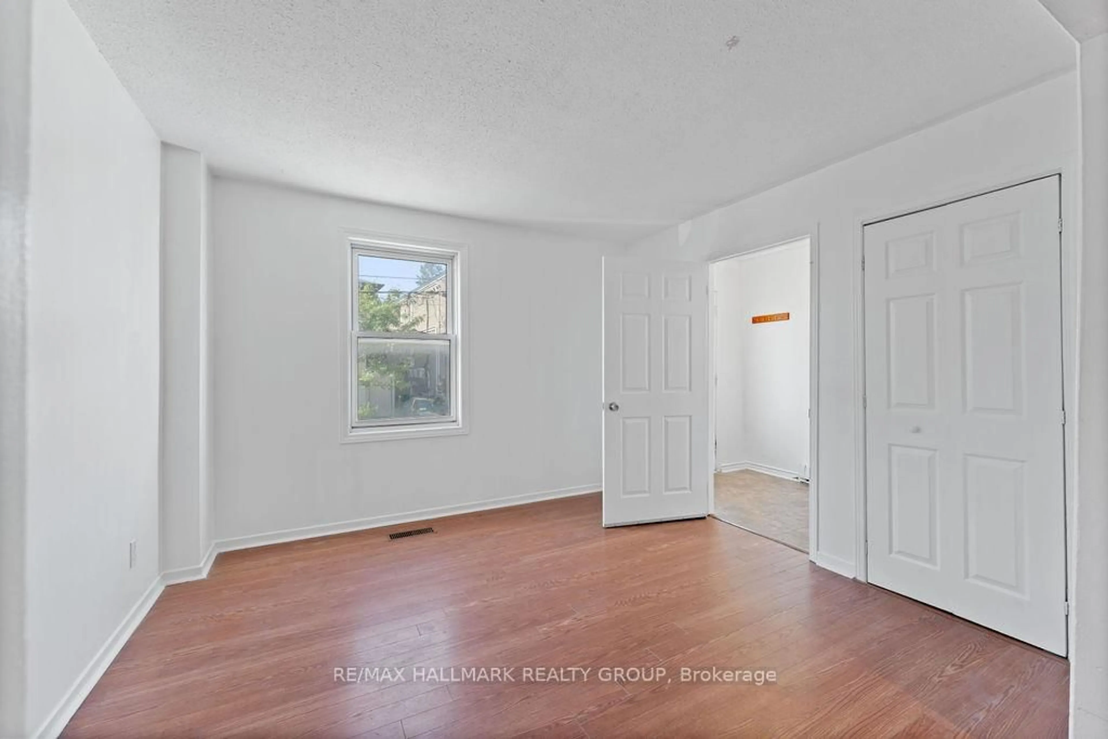 A pic of a room for 291 Richelieu Ave, Ottawa Ontario K1L 6K1