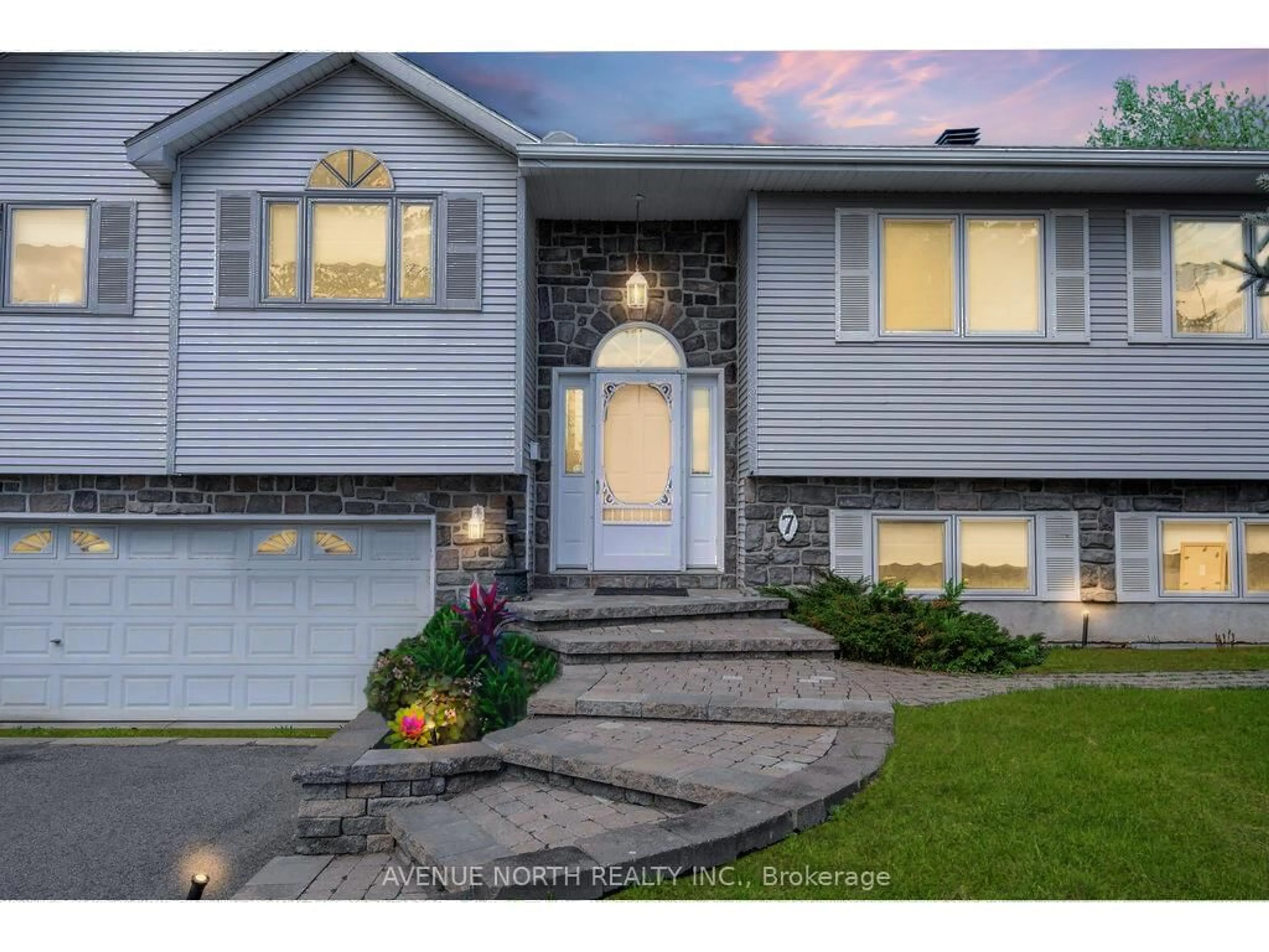 Home with vinyl exterior material, street for 7 Riverbend Dr, Ottawa Ontario K2H 5G9