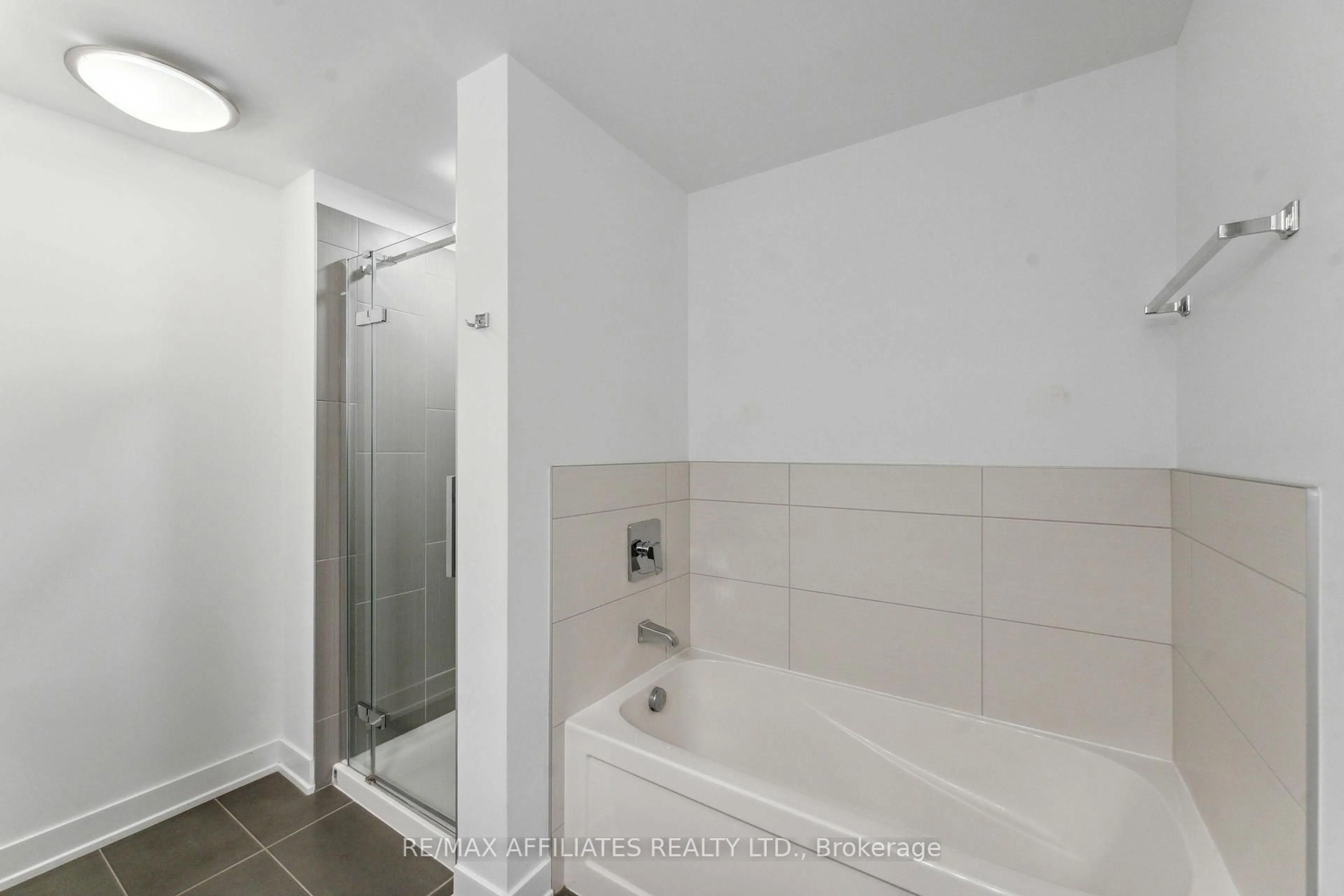 Standard bathroom, ceramic/tile floor for 200 Inlet Private #1103, Ottawa Ontario K4A 5H3