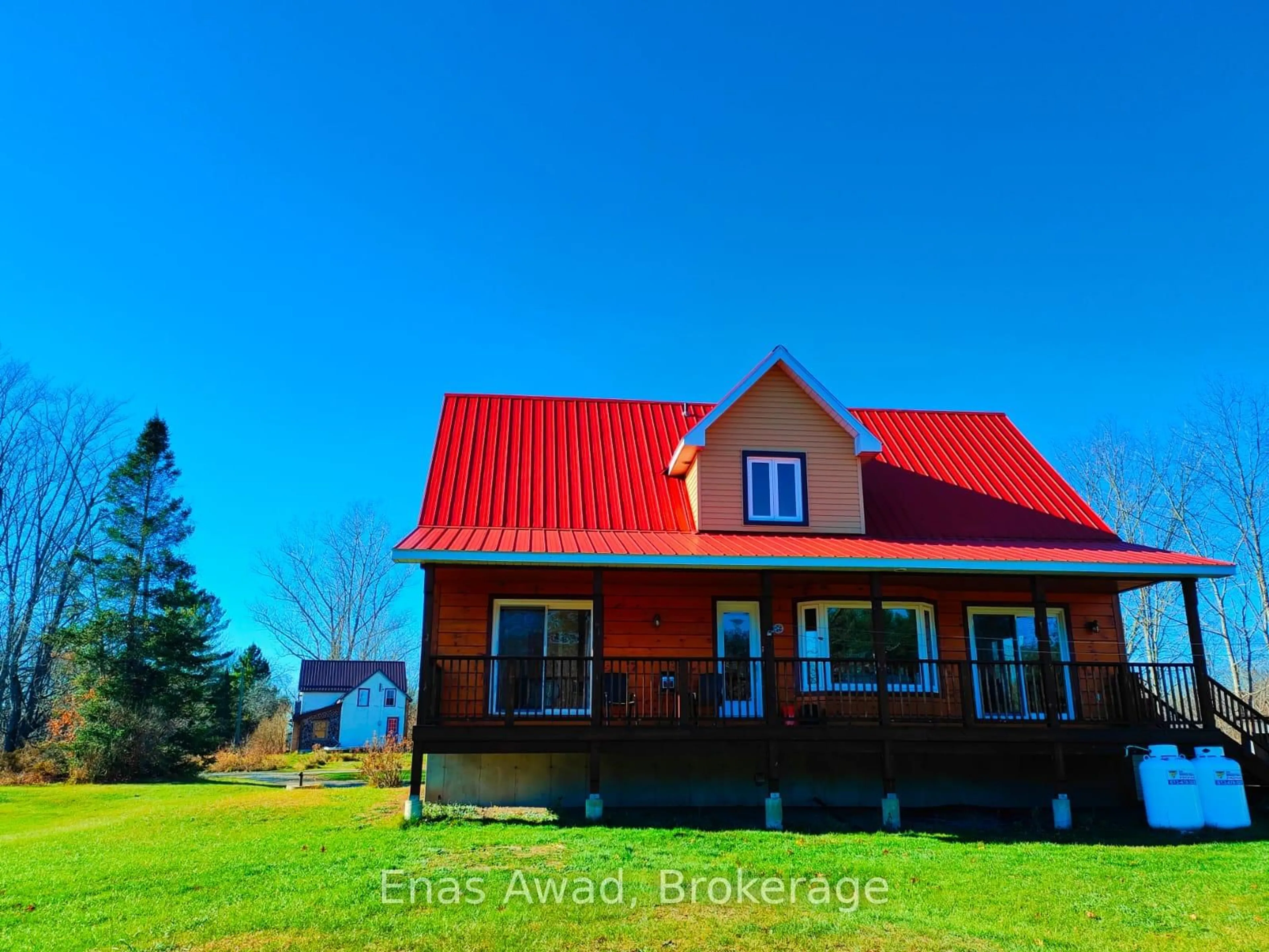 A pic from outside/outdoor area/front of a property/back of a property/a pic from drone, building for 195 Prest Rd, Limoges Ontario K0K 2M0