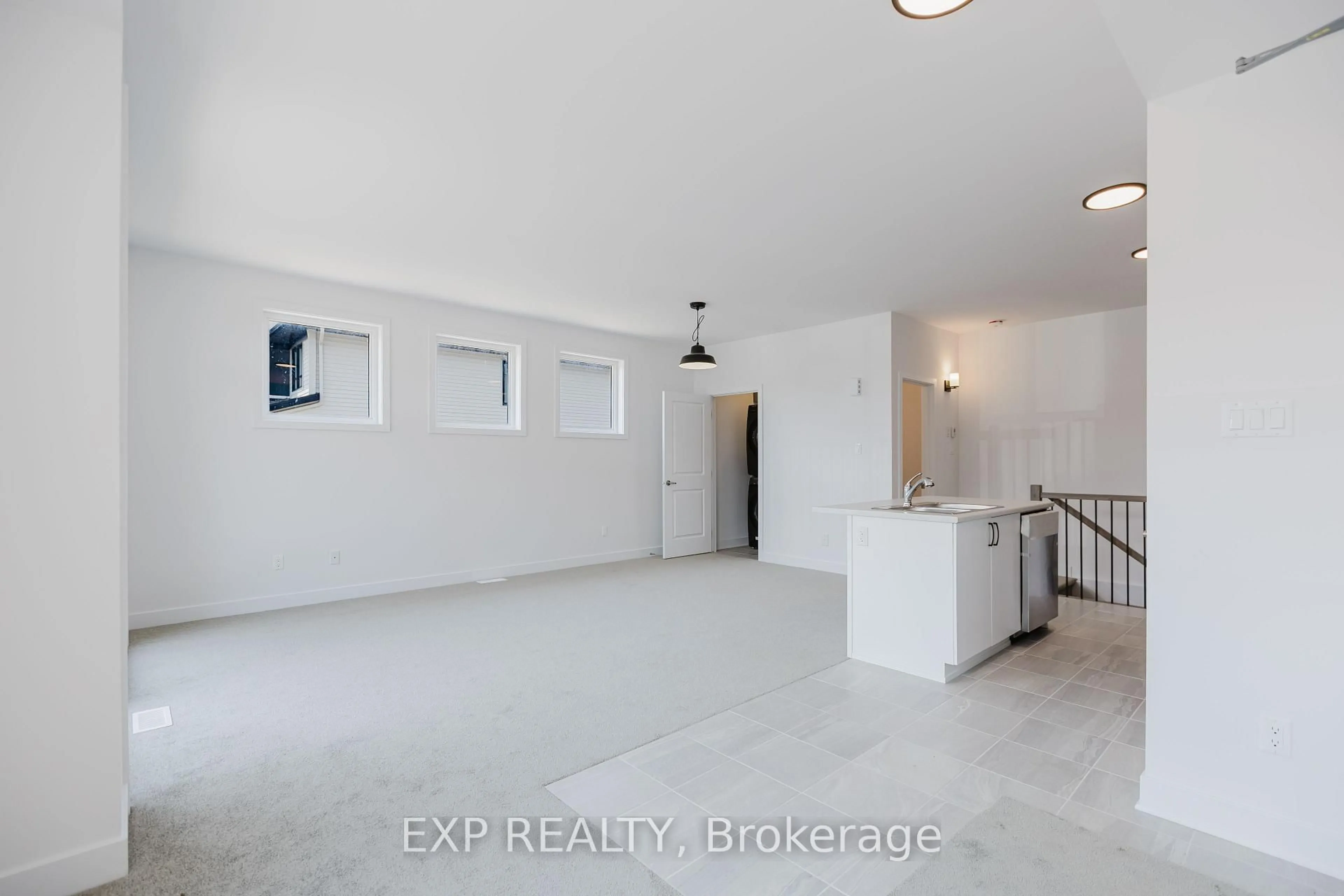 A pic of a room for 603 Silhouette Private, Ottawa Ontario K2J 4S3