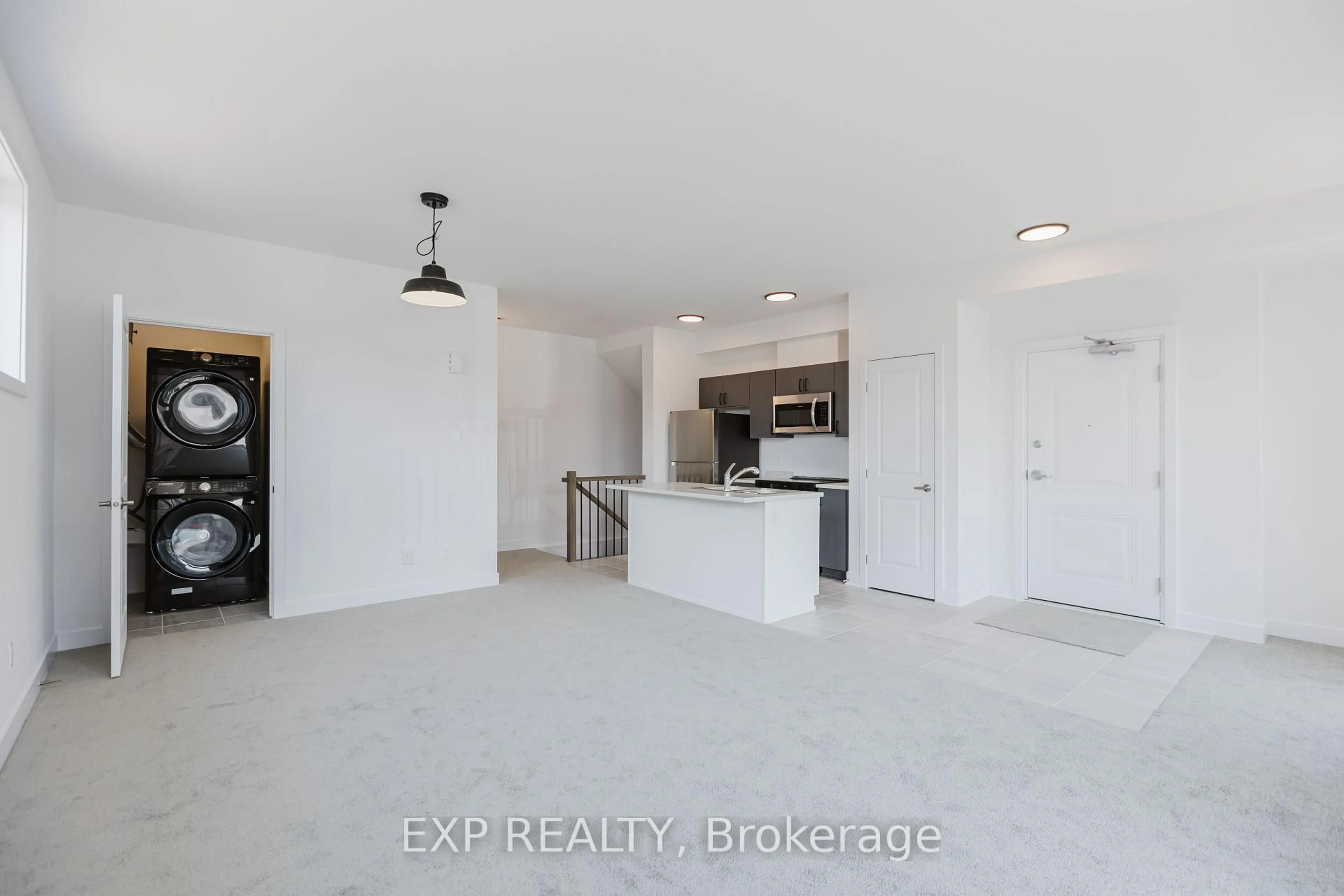 A pic of a room for 603 Silhouette Private, Ottawa Ontario K2J 4S3