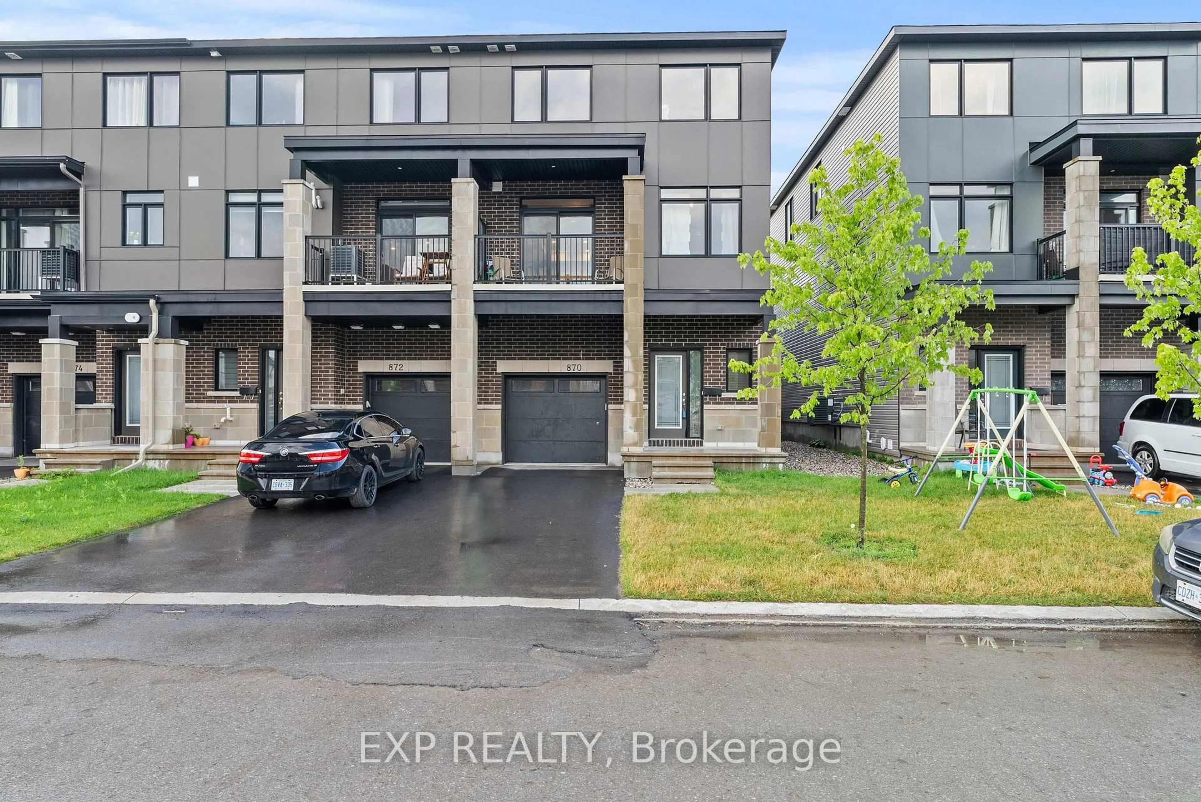 A pic from outside/outdoor area/front of a property/back of a property/a pic from drone, street for 870 Anciano Cres, Stittsville Ontario K2S 2R8
