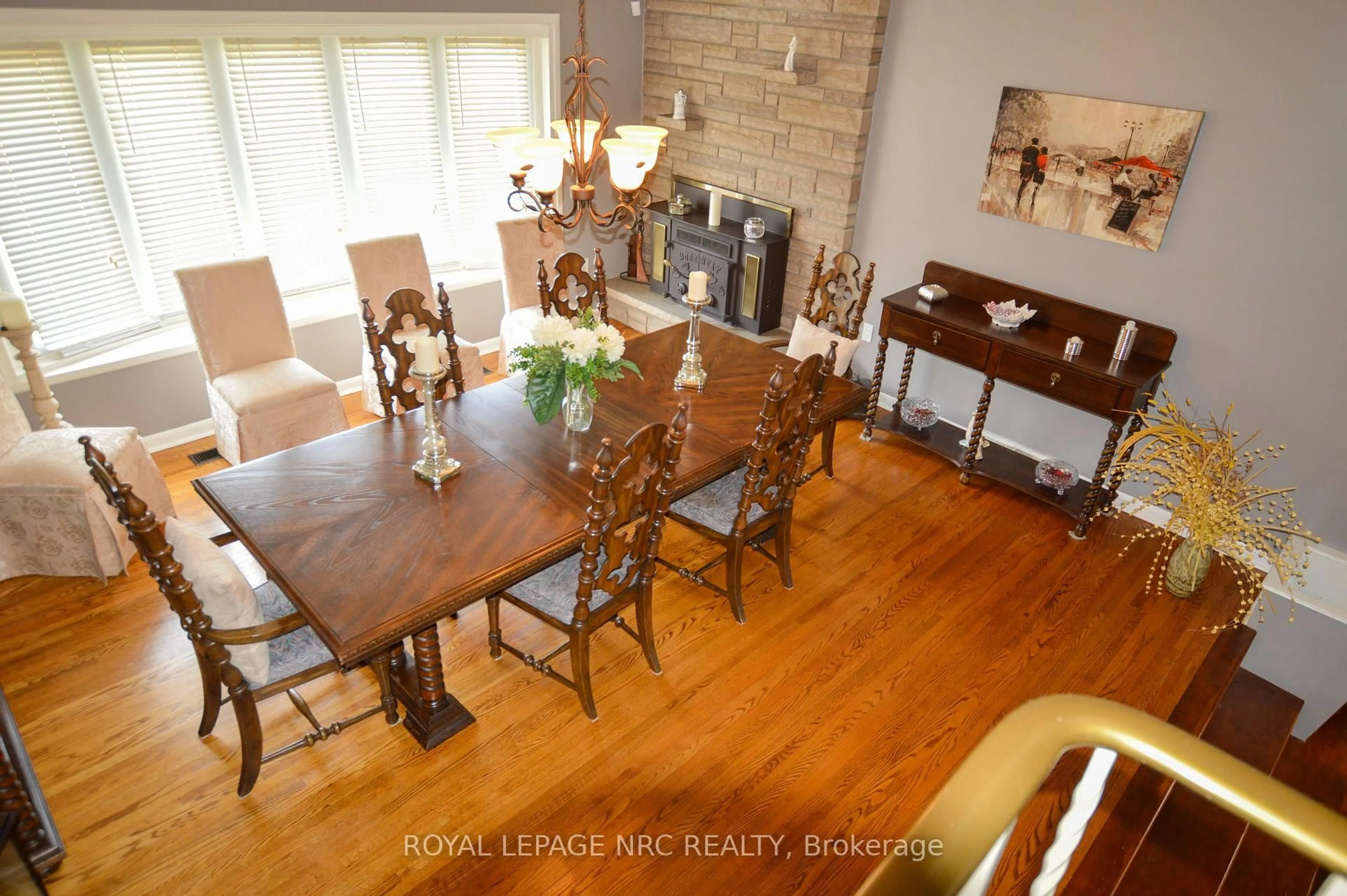 Dining room, wood/laminate floor for 68 Pine St, Thorold Ontario L2V 3L4