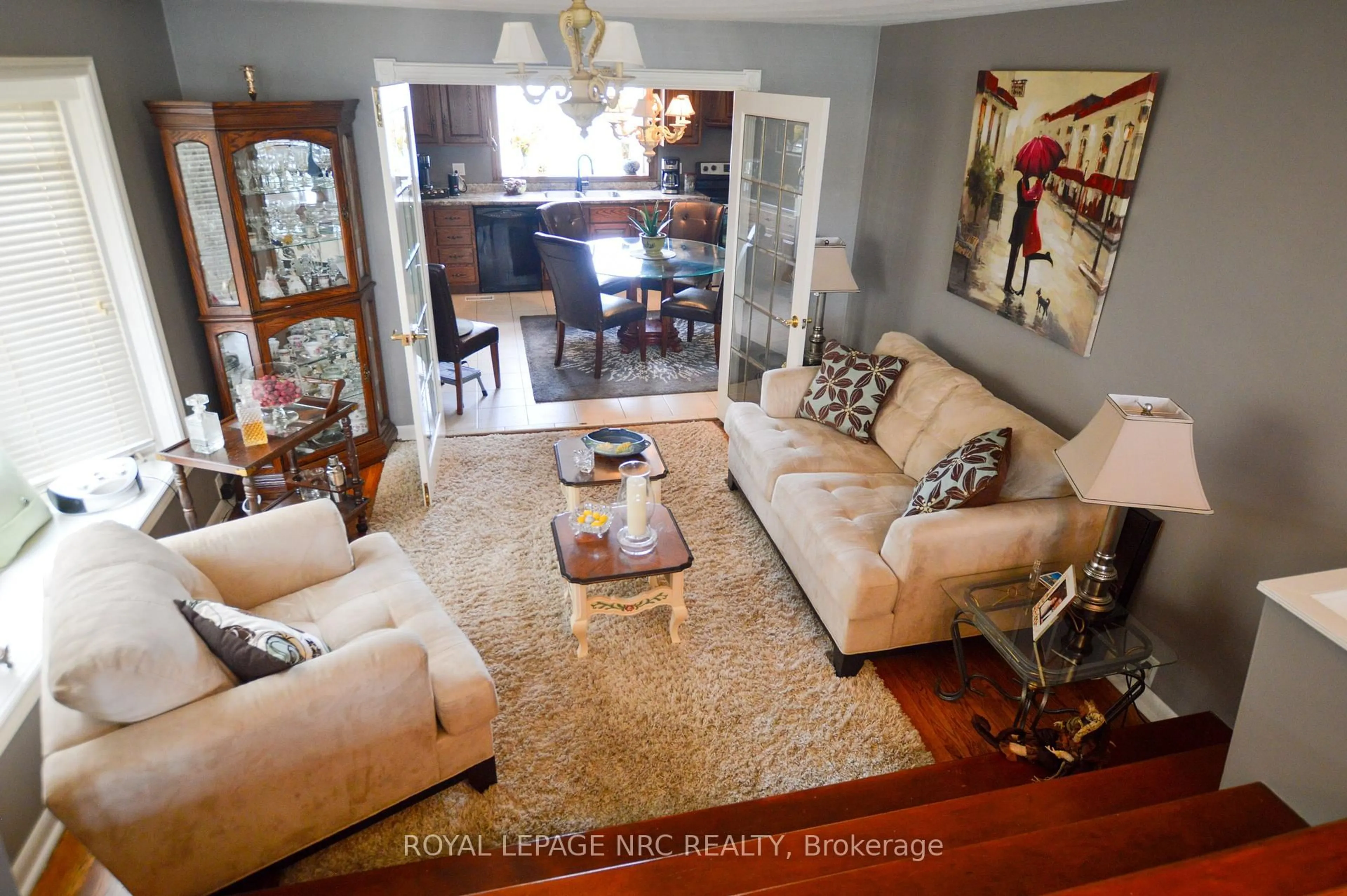 Living room with furniture, unknown for 68 Pine St, Thorold Ontario L2V 3L4