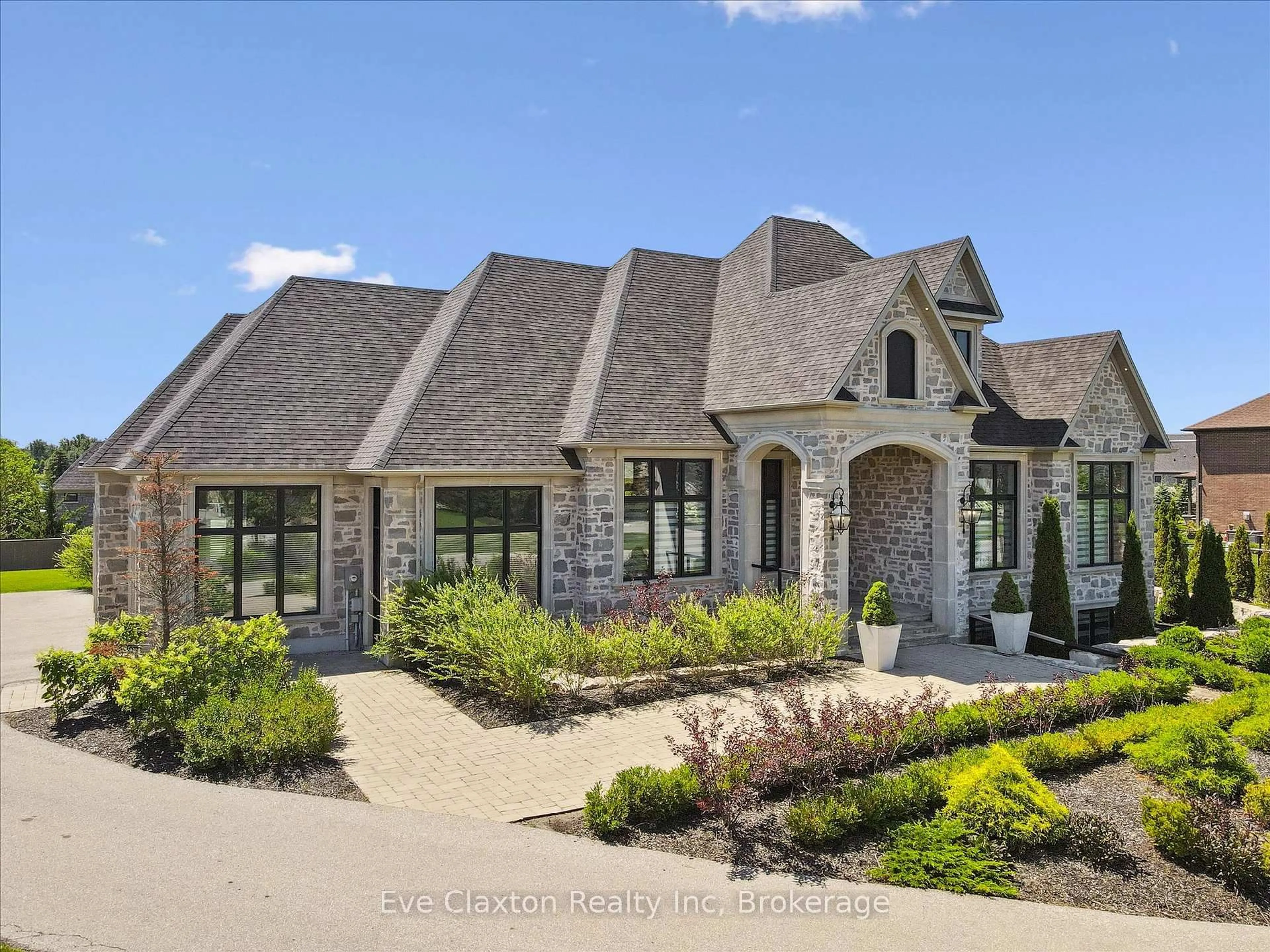 Home with brick exterior material, street for 31 REID Crt, Puslinch Ontario N0B 2J0