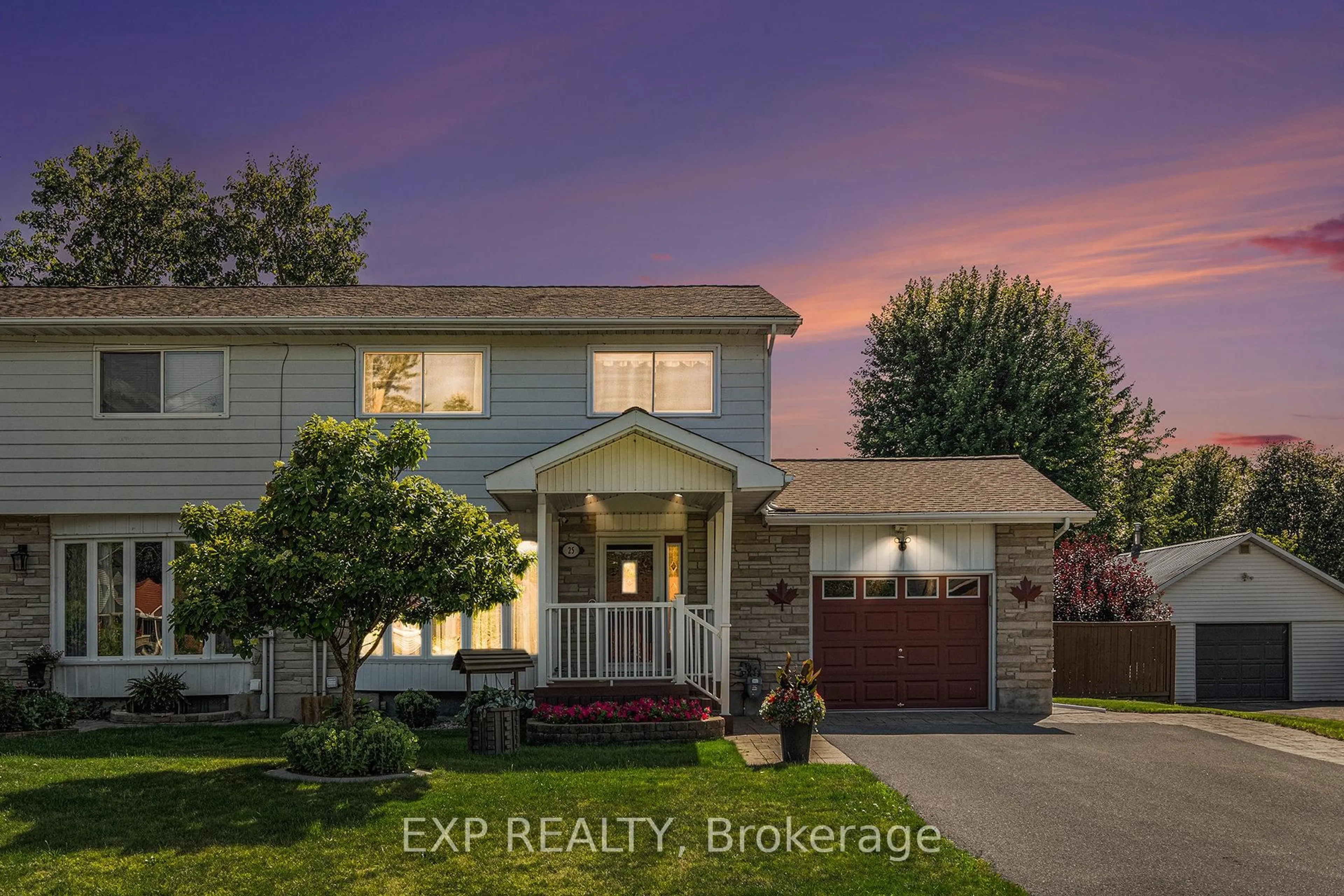 Home with vinyl exterior material, street for 25 Cockburn St, Richmond Ontario K0A 2Z0