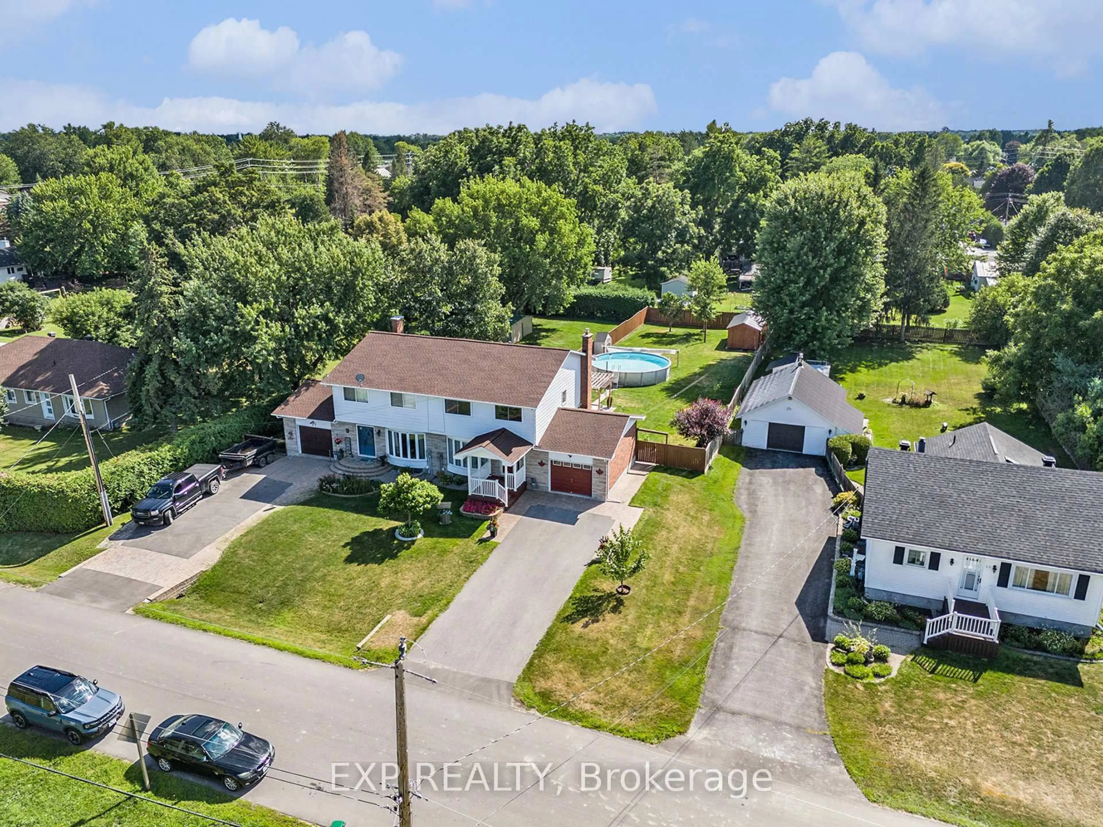 A pic from outside/outdoor area/front of a property/back of a property/a pic from drone, unknown for 25 Cockburn St, Richmond Ontario K0A 2Z0