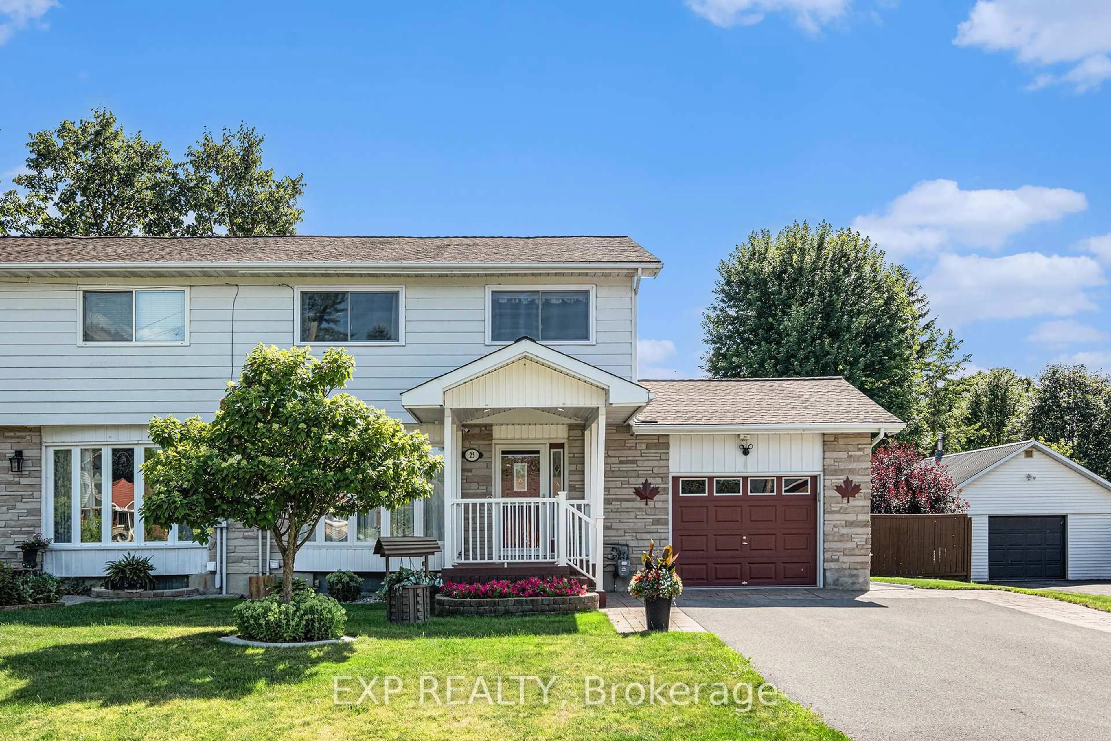 Home with vinyl exterior material, street for 25 Cockburn St, Richmond Ontario K0A 2Z0