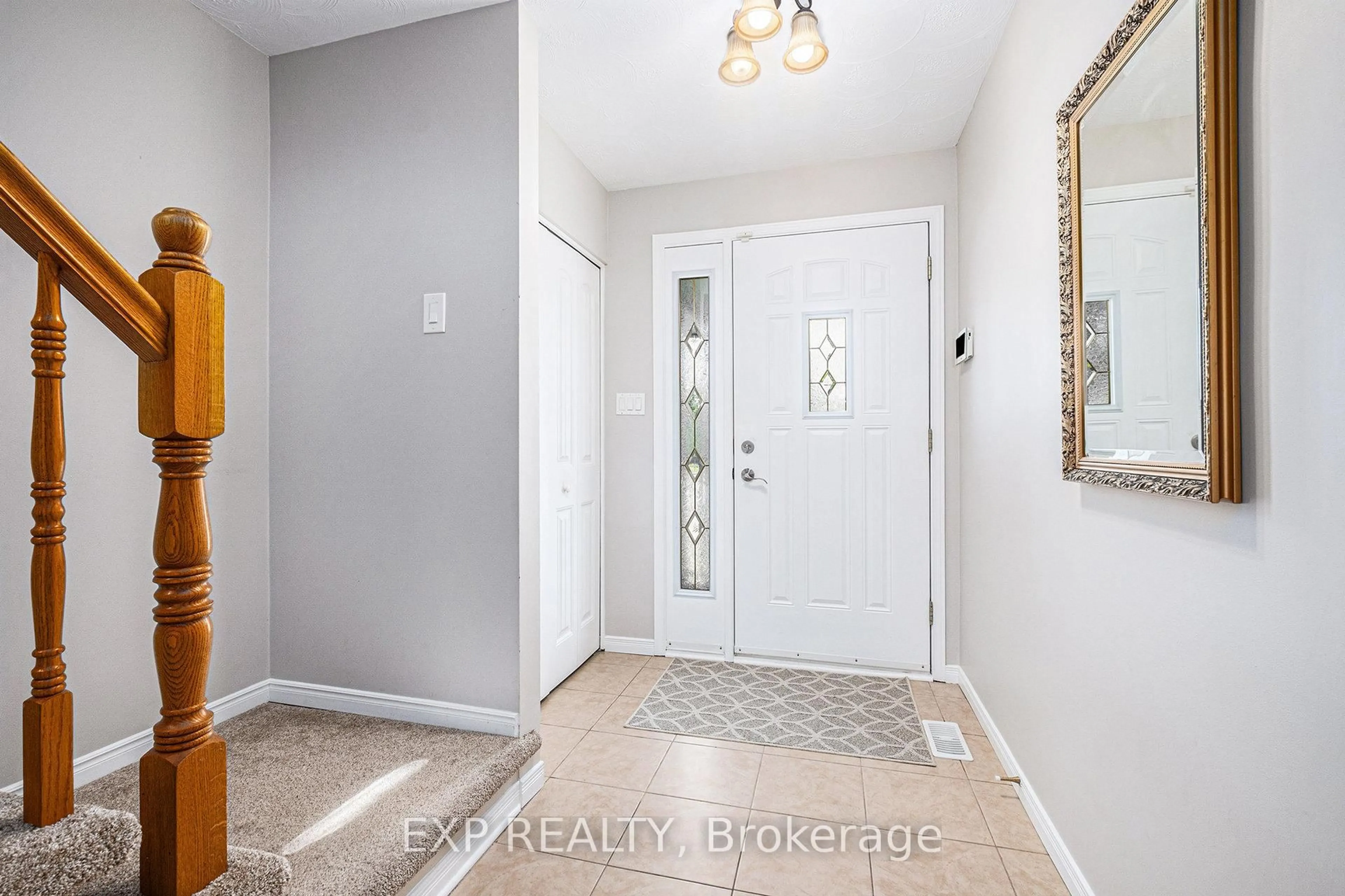 Indoor entryway for 25 Cockburn St, Richmond Ontario K0A 2Z0