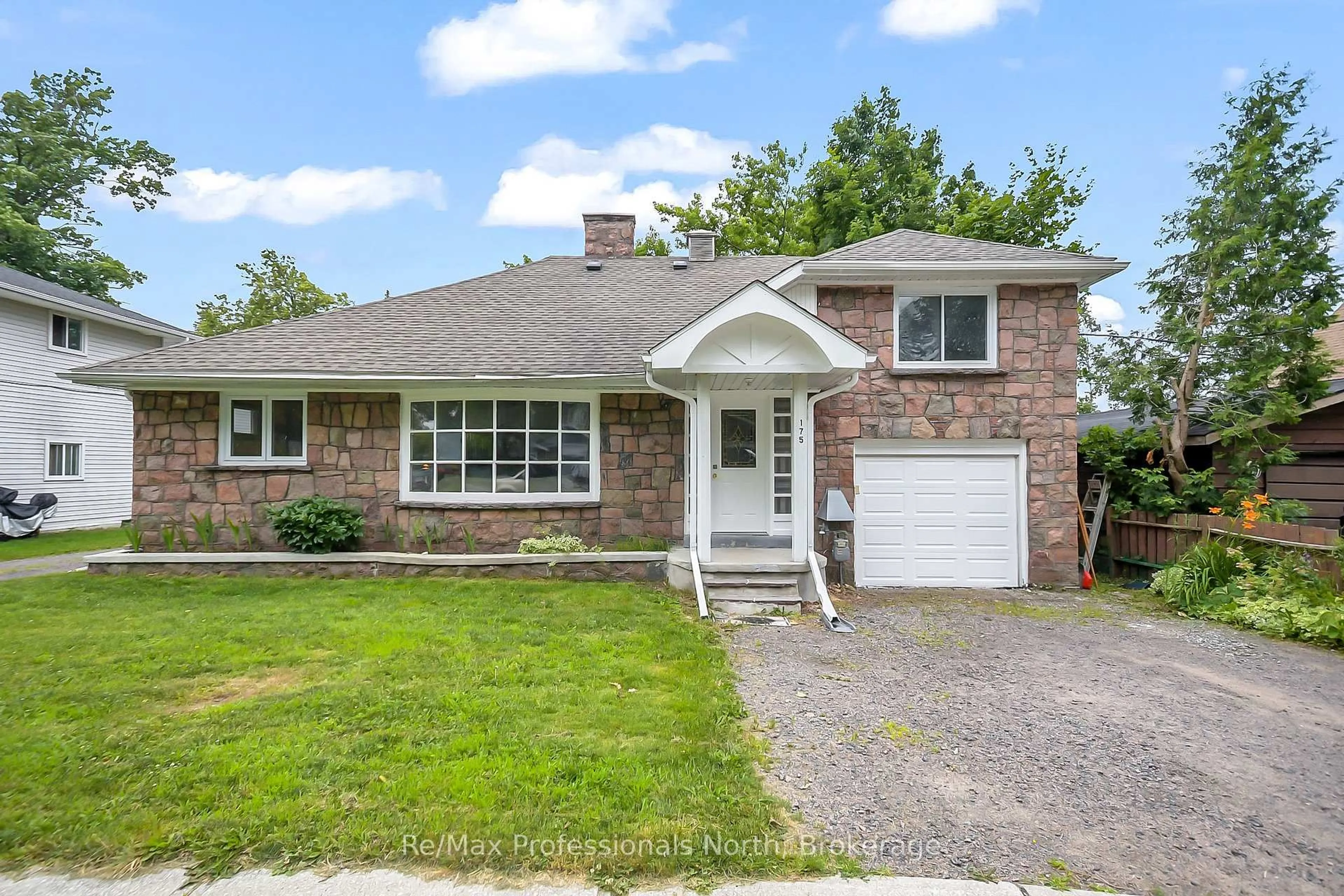 Home with brick exterior material, street for 175 Sarah St, Gravenhurst Ontario P1P 1H7