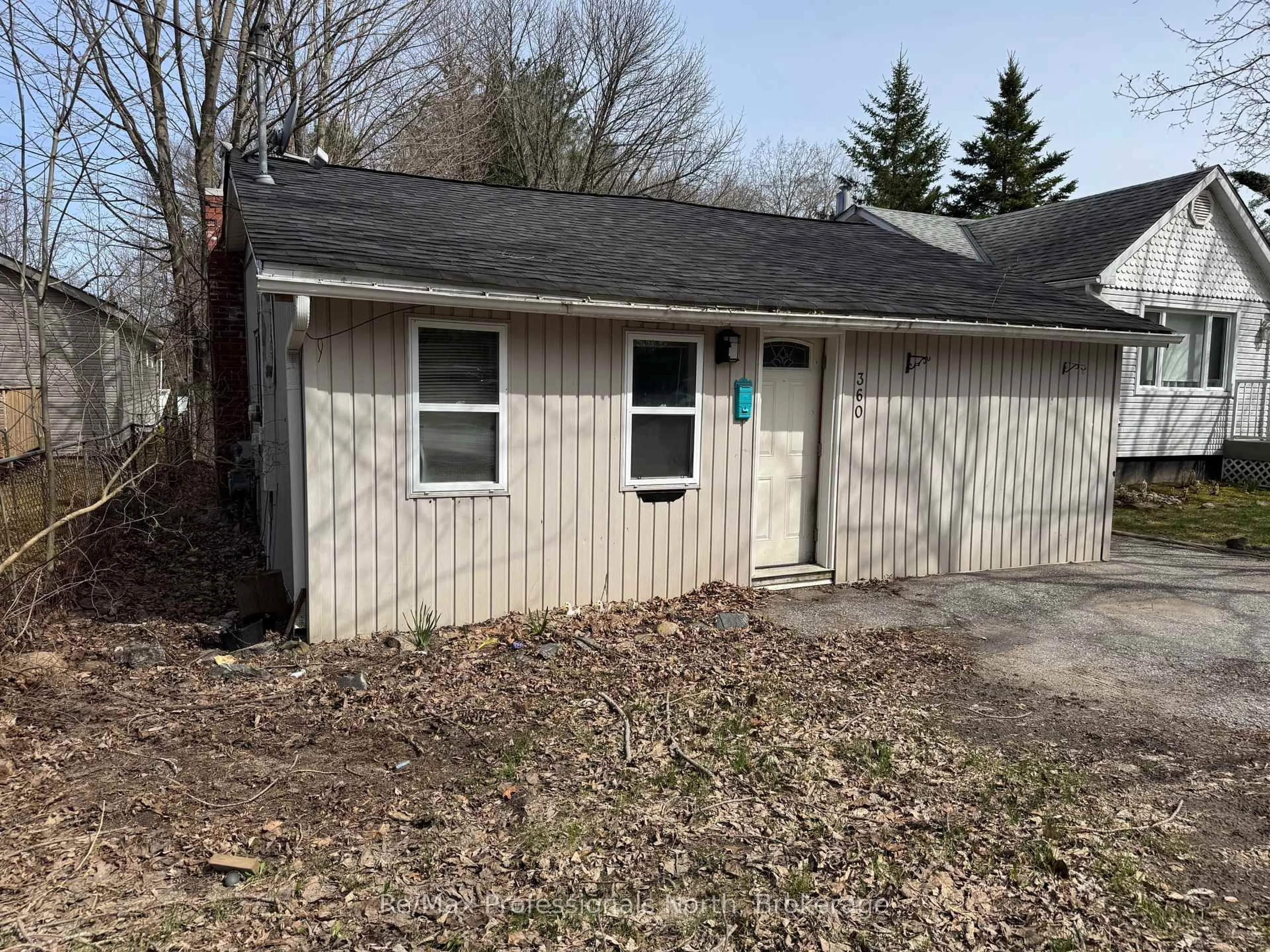 Shed for 360 MUSKOKA BEACH Rd, Gravenhurst Ontario P1P 1M6