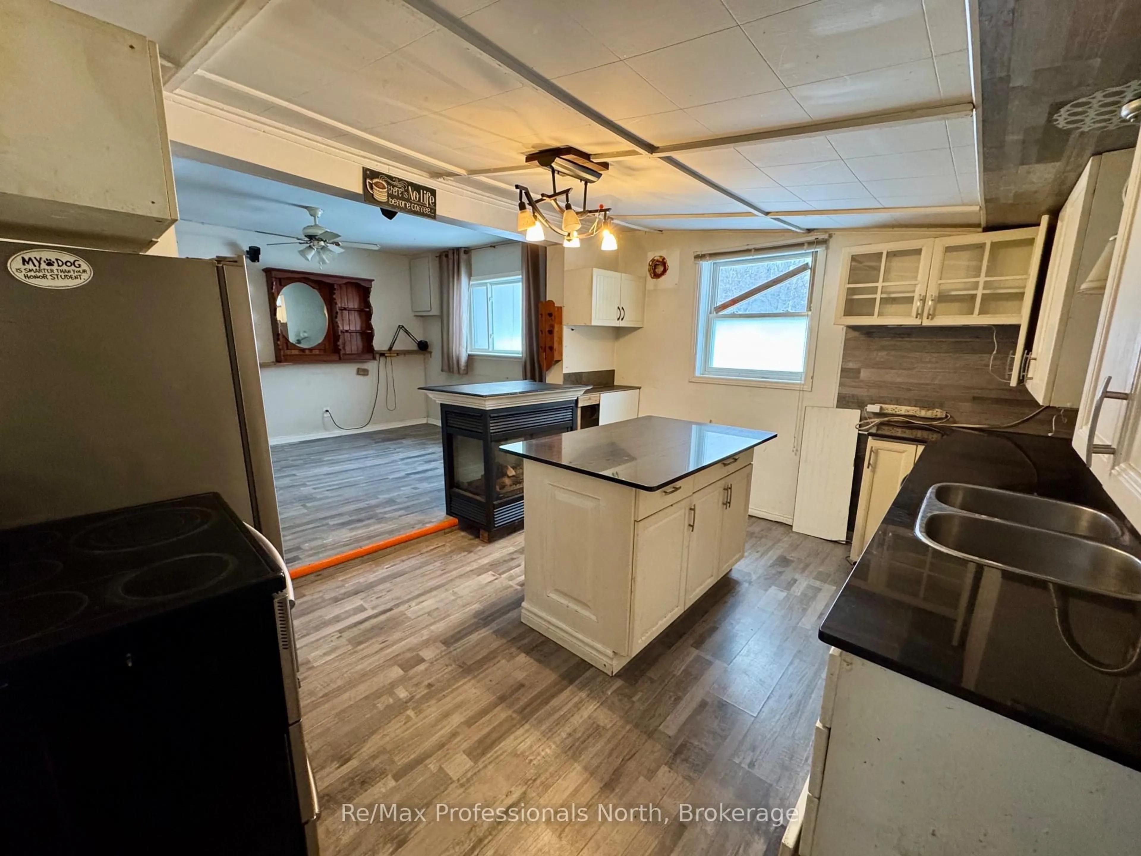Open concept kitchen, unknown for 360 MUSKOKA BEACH Rd, Gravenhurst Ontario P1P 1M6