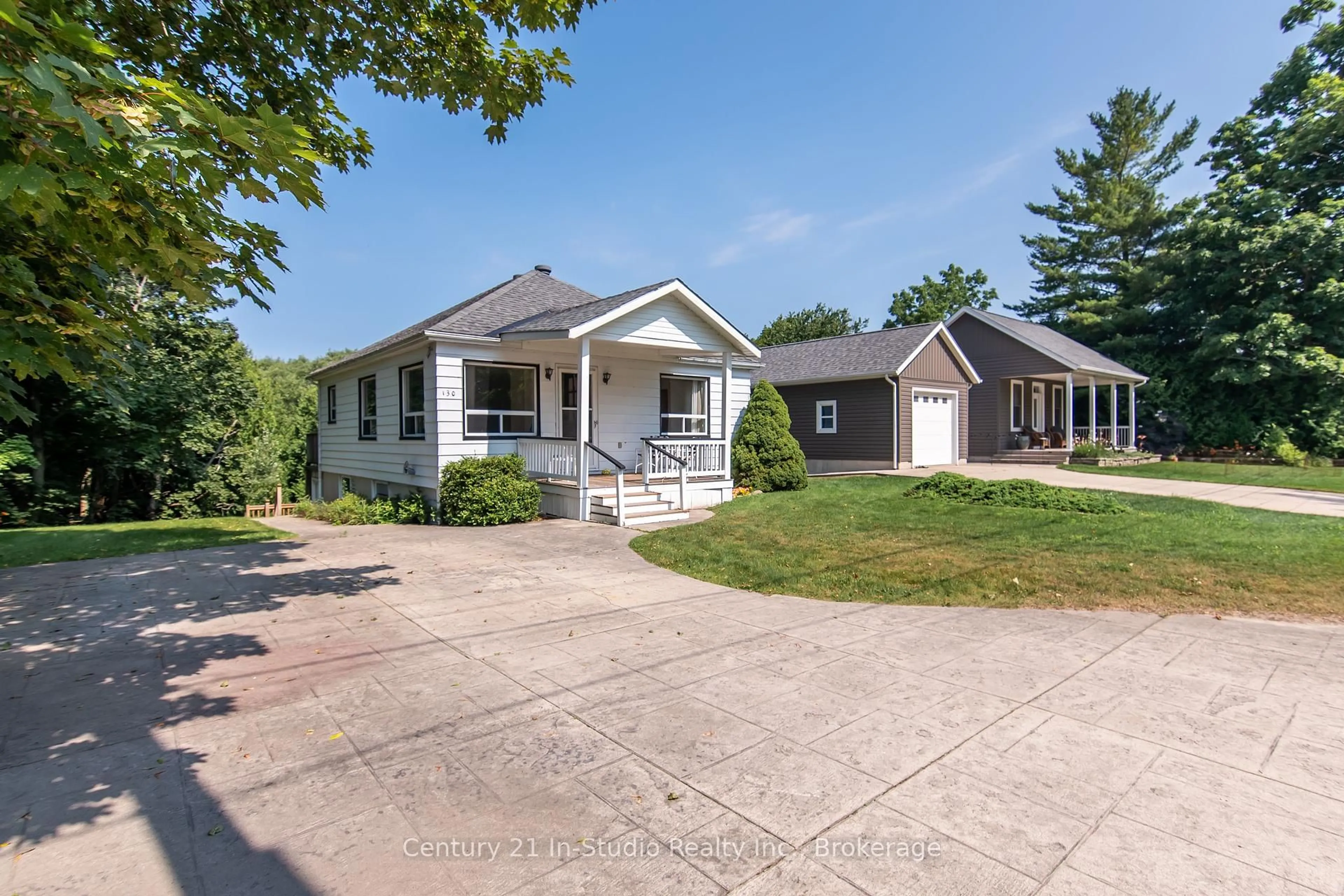 A pic from outside/outdoor area/front of a property/back of a property/a pic from drone, street for 130 Grey St, Saugeen Shores Ontario N0H 2L0