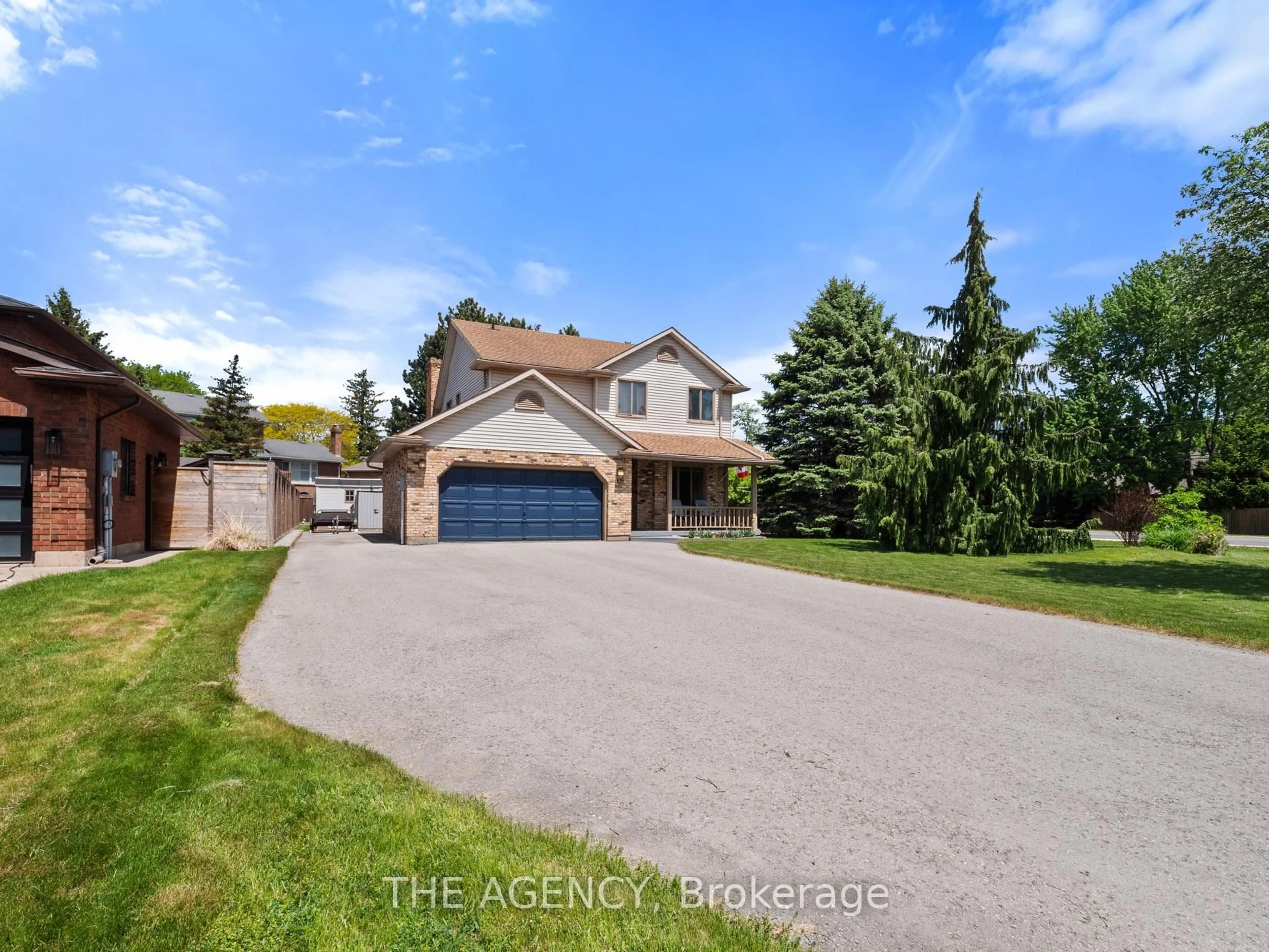 A pic from outside/outdoor area/front of a property/back of a property/a pic from drone, street for 106 Spruceside Cres, Pelham Ontario L0S 1E0