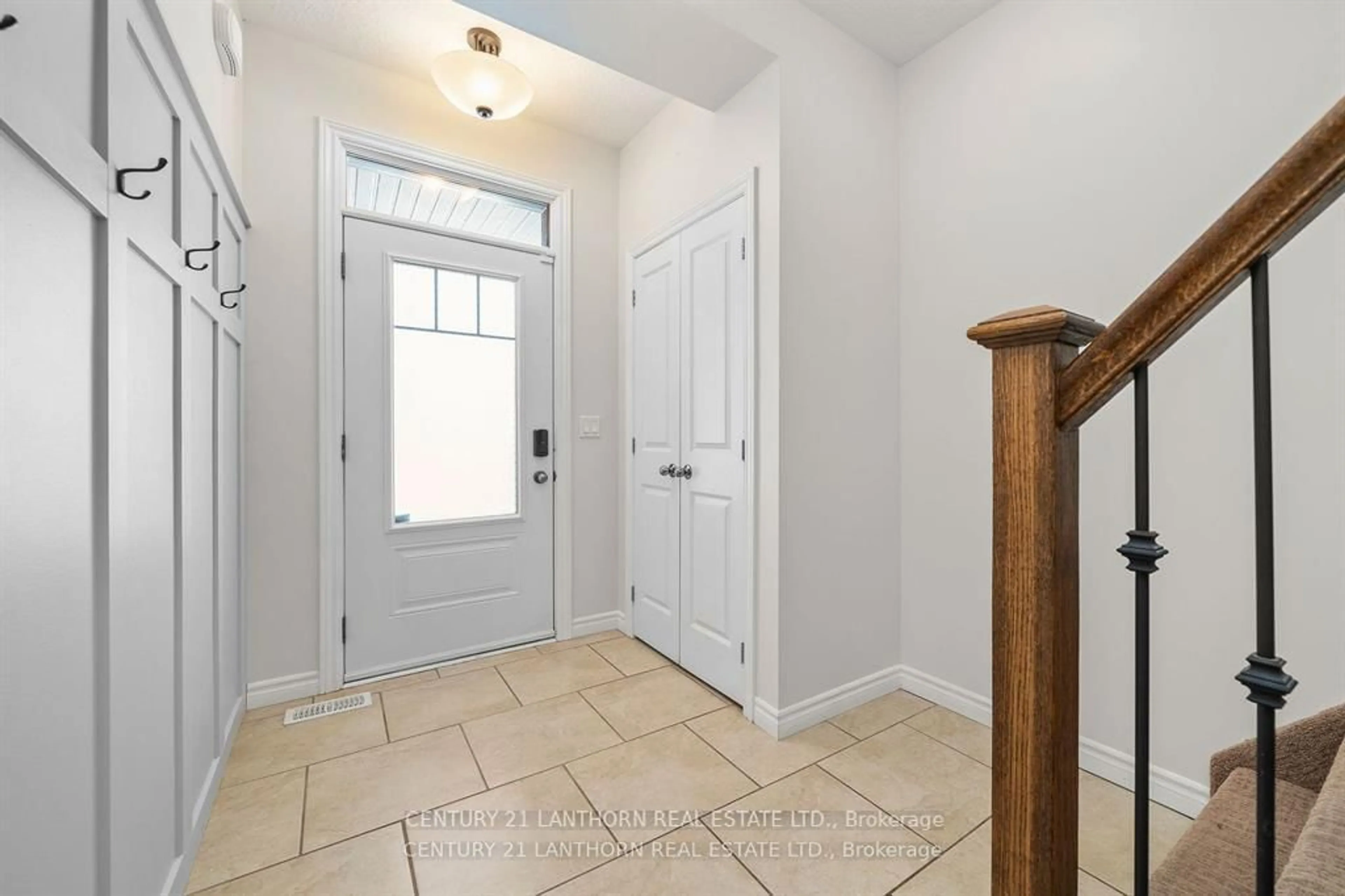 Indoor entryway for 23 Glenwood St, Hastings Ontario K0K 2C0