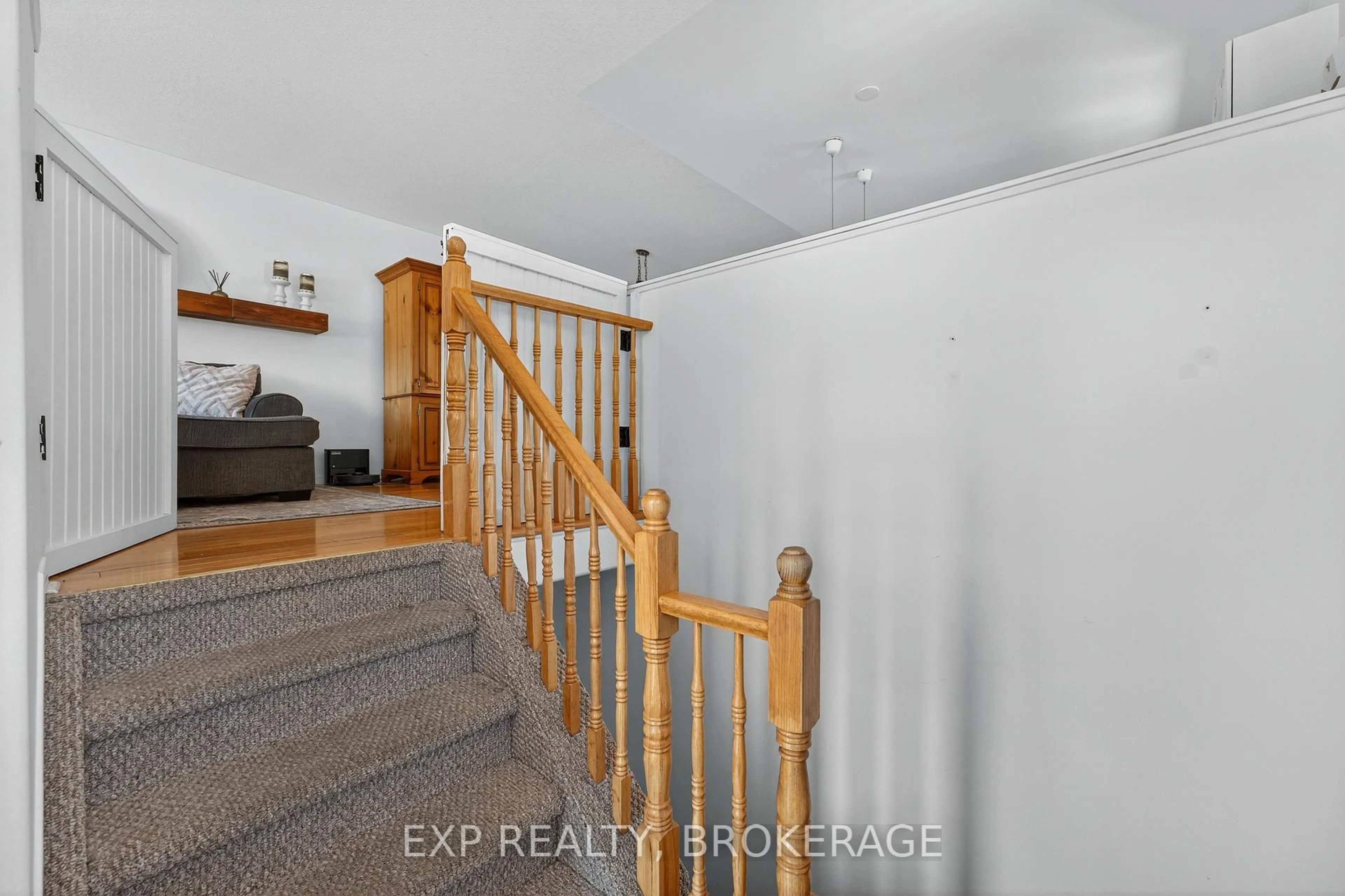 Indoor entryway for 790 PEACHWOOD St, Kingston Ontario K7P 3G6