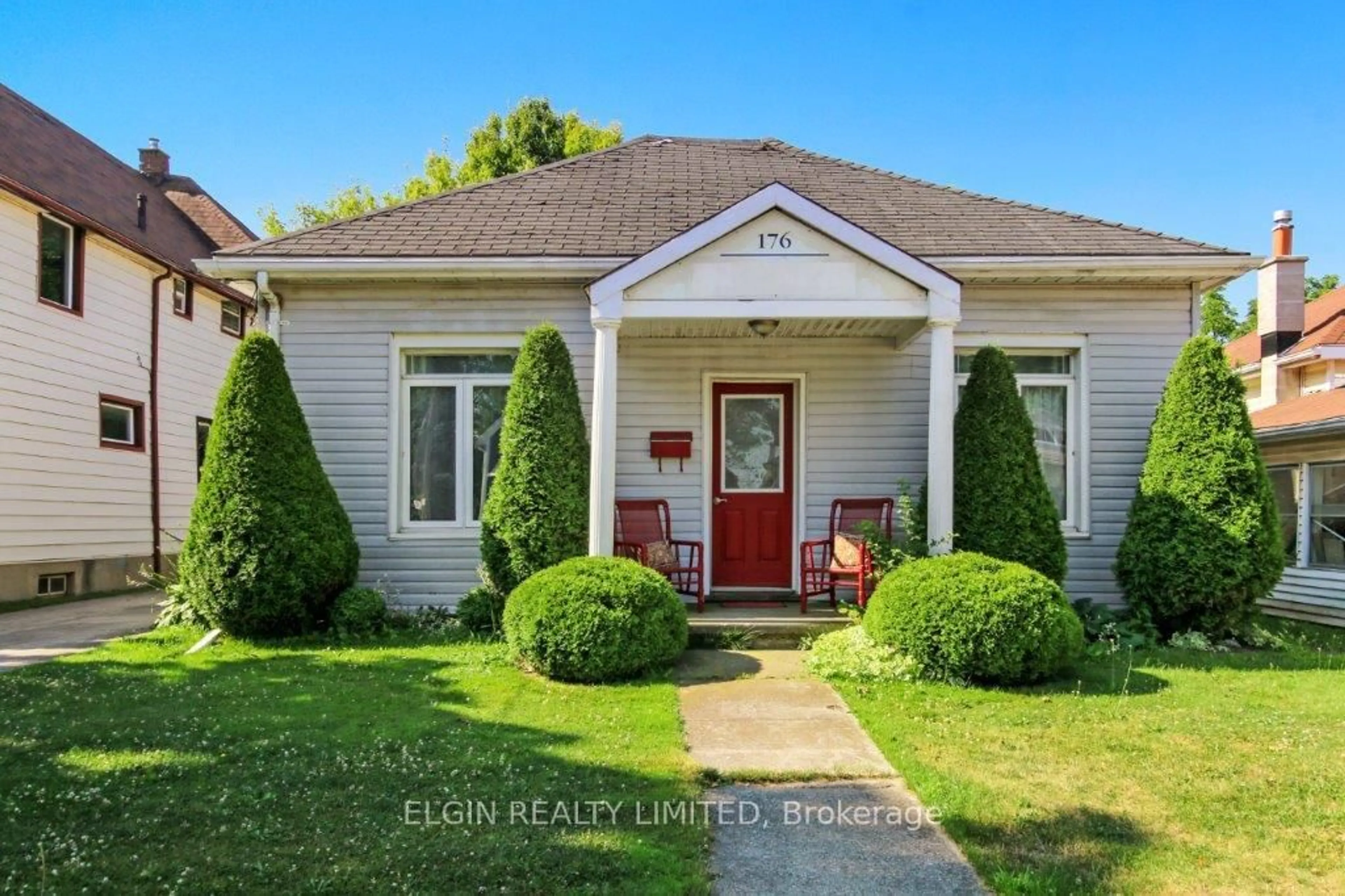Home with vinyl exterior material, street for 176 Wellington St, St. Thomas Ontario N5R 2S1