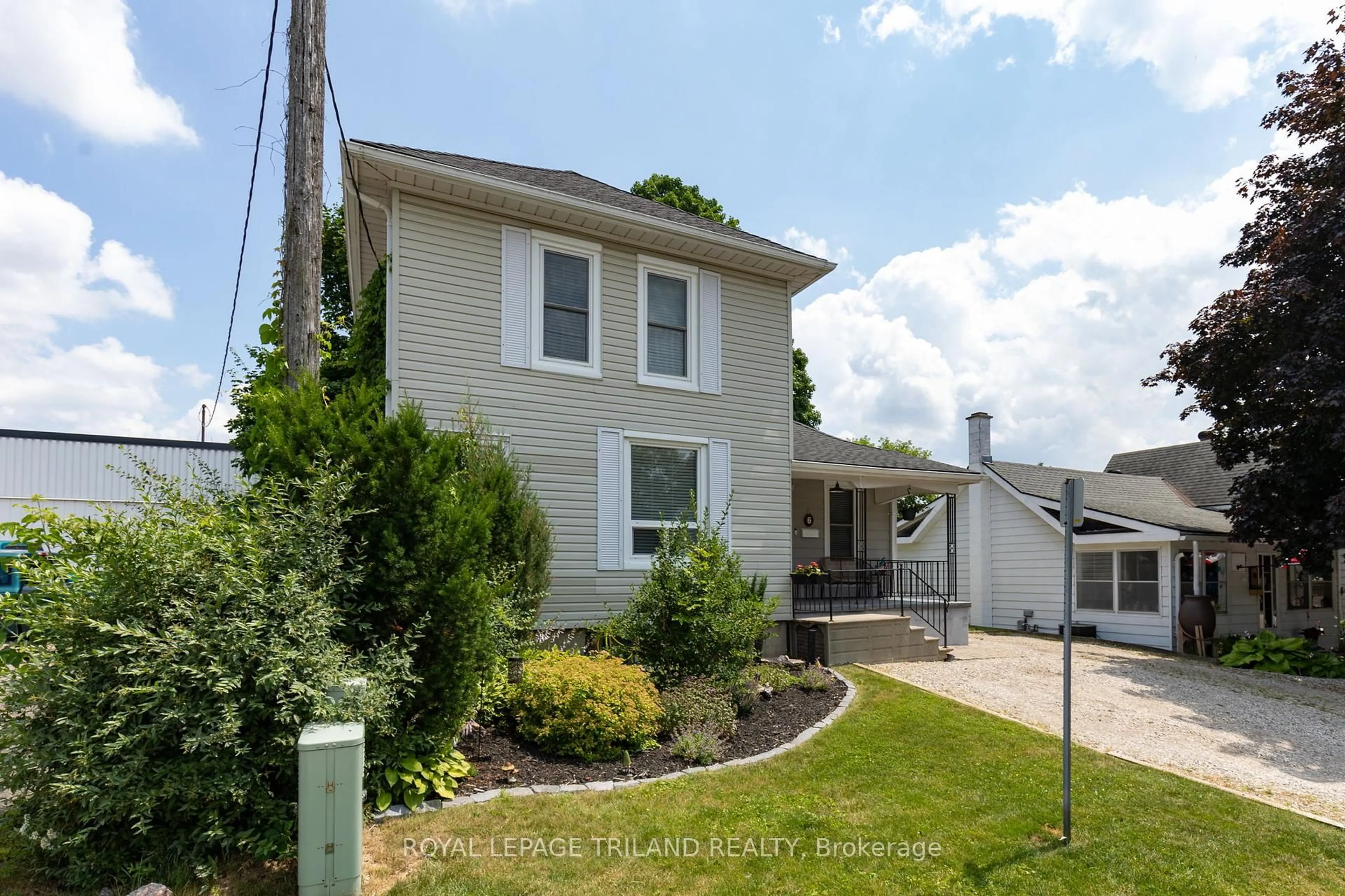 A pic from outside/outdoor area/front of a property/back of a property/a pic from drone, street for 6 Waterloo St, Woodstock Ontario N4S 2S8