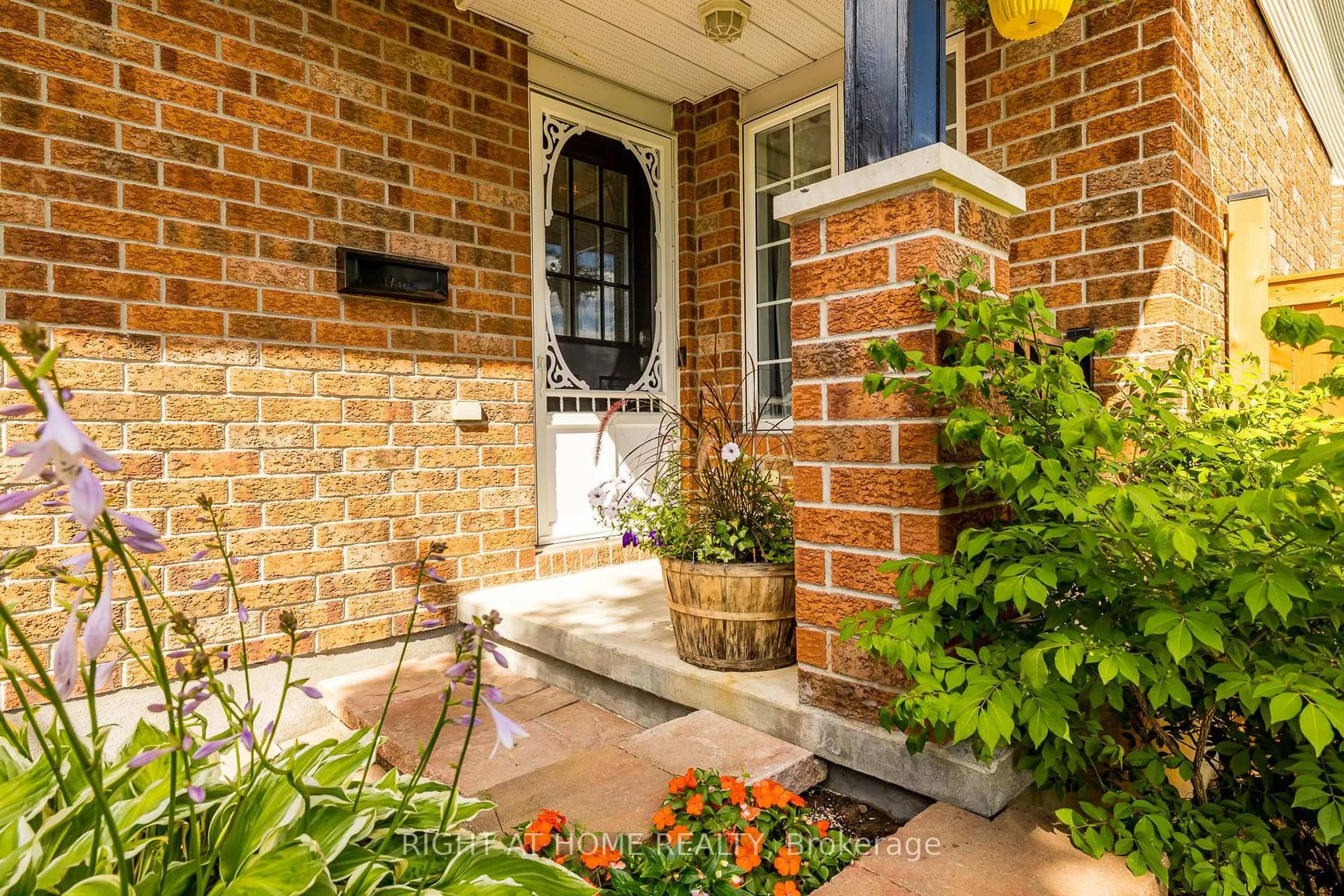 Unknown for 2 Whalings Circ, Stittsville Ontario K2S 1S4