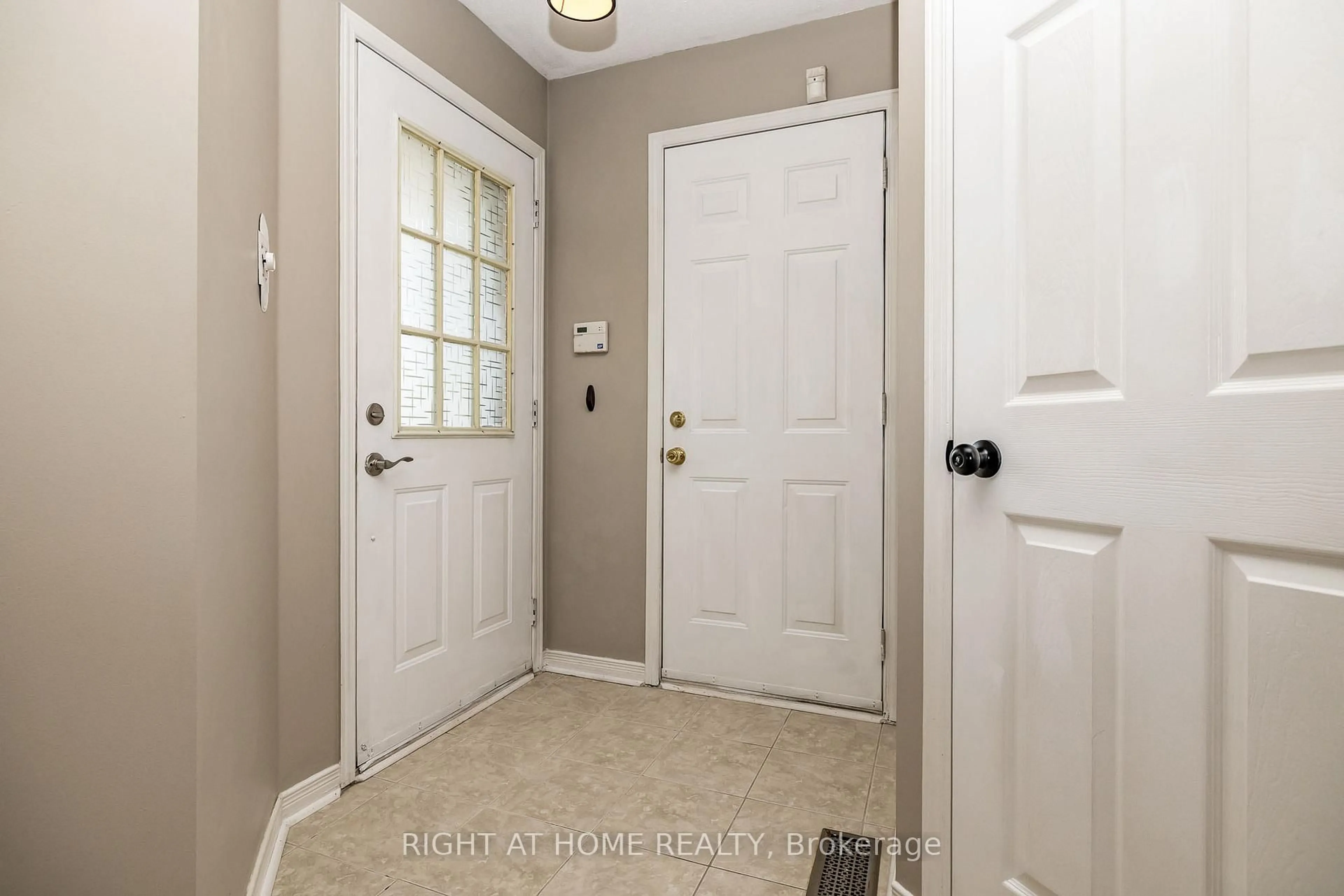 Indoor entryway for 2 Whalings Circ, Stittsville Ontario K2S 1S4