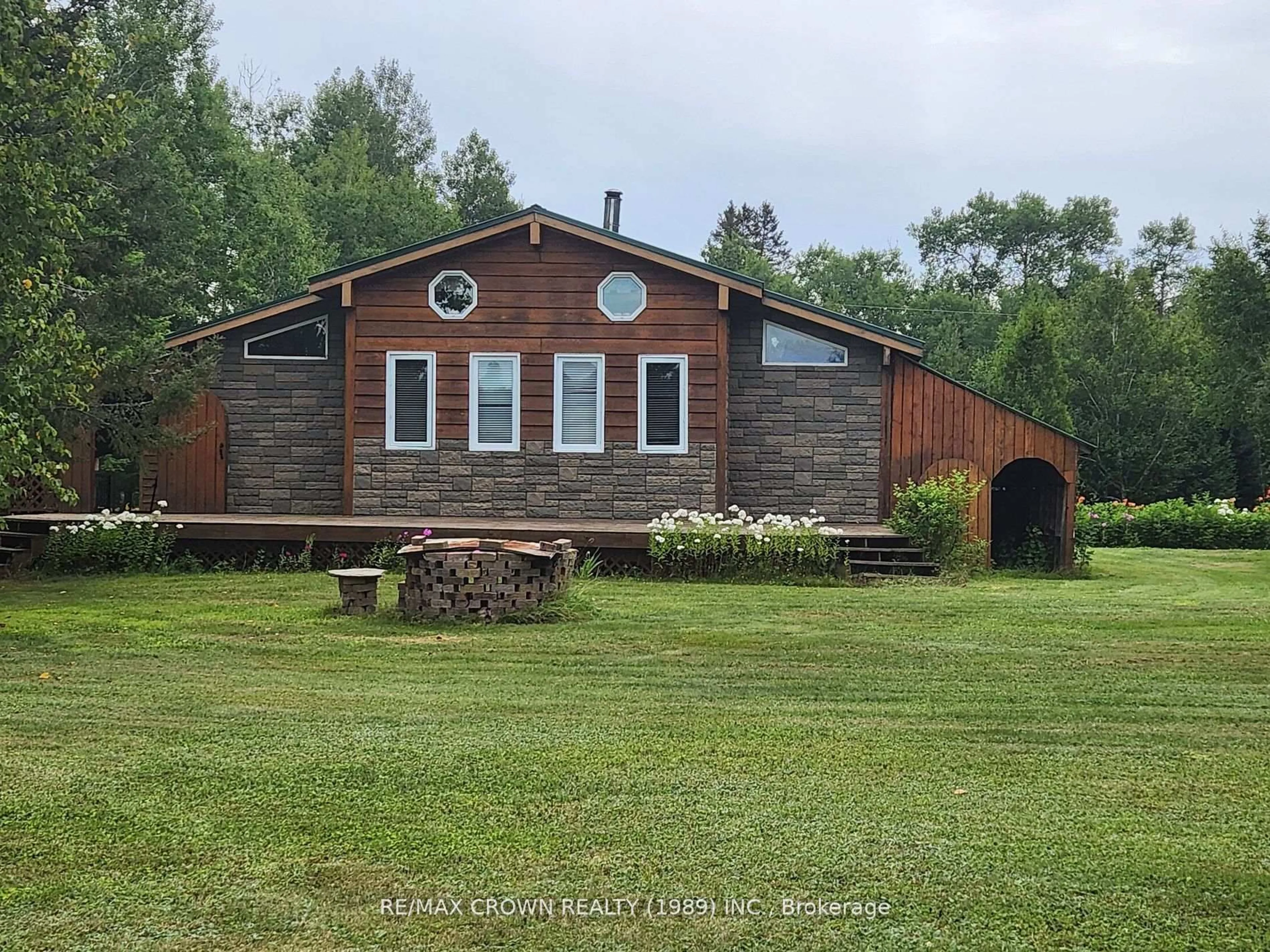 A pic from outside/outdoor area/front of a property/back of a property/a pic from drone, building for 151 Earls Lake Rd, Papineau-Cameron Ontario P0H 1V0